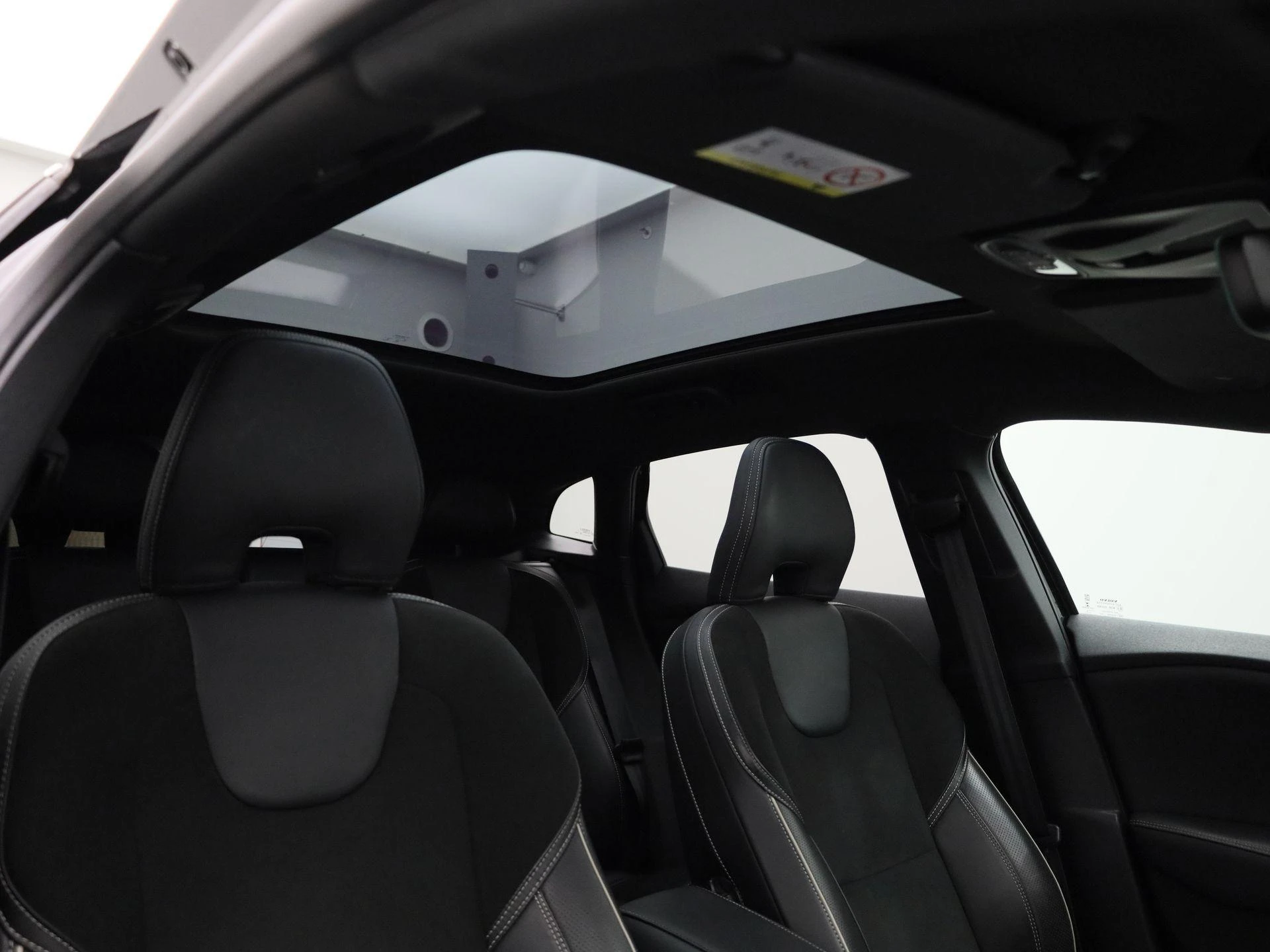 Volvo-V40-image-41