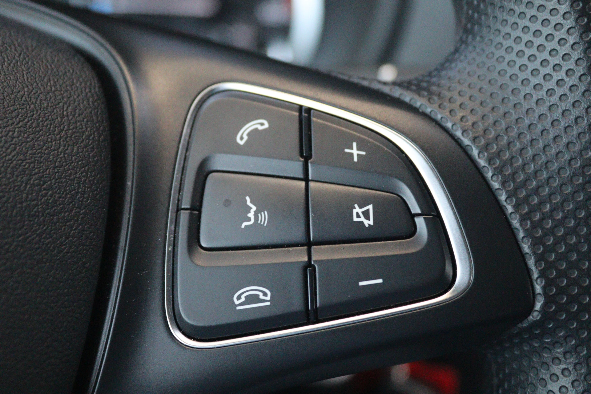 Mercedes-Benz-eVito-image-13