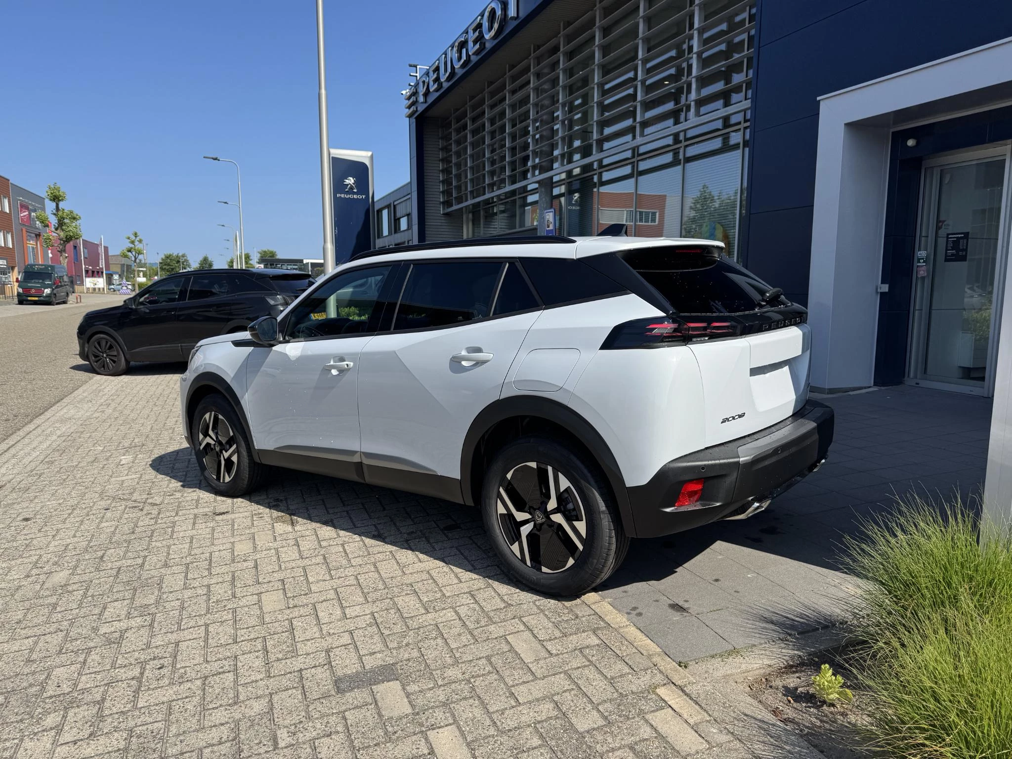 Peugeot-2008-image-2