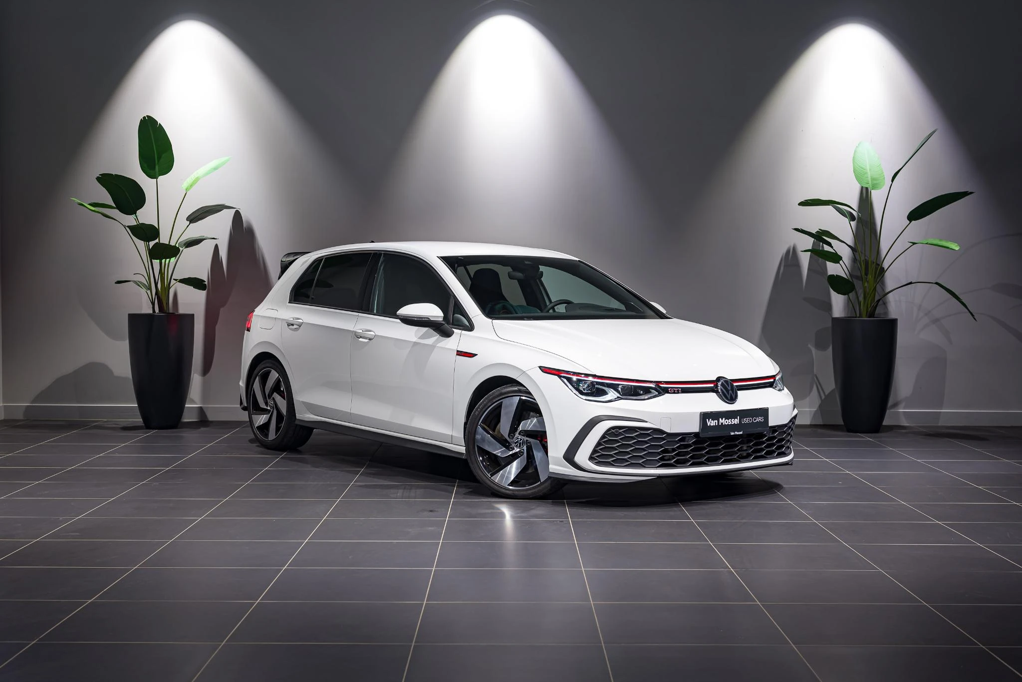 Volkswagen-Golf-image-2