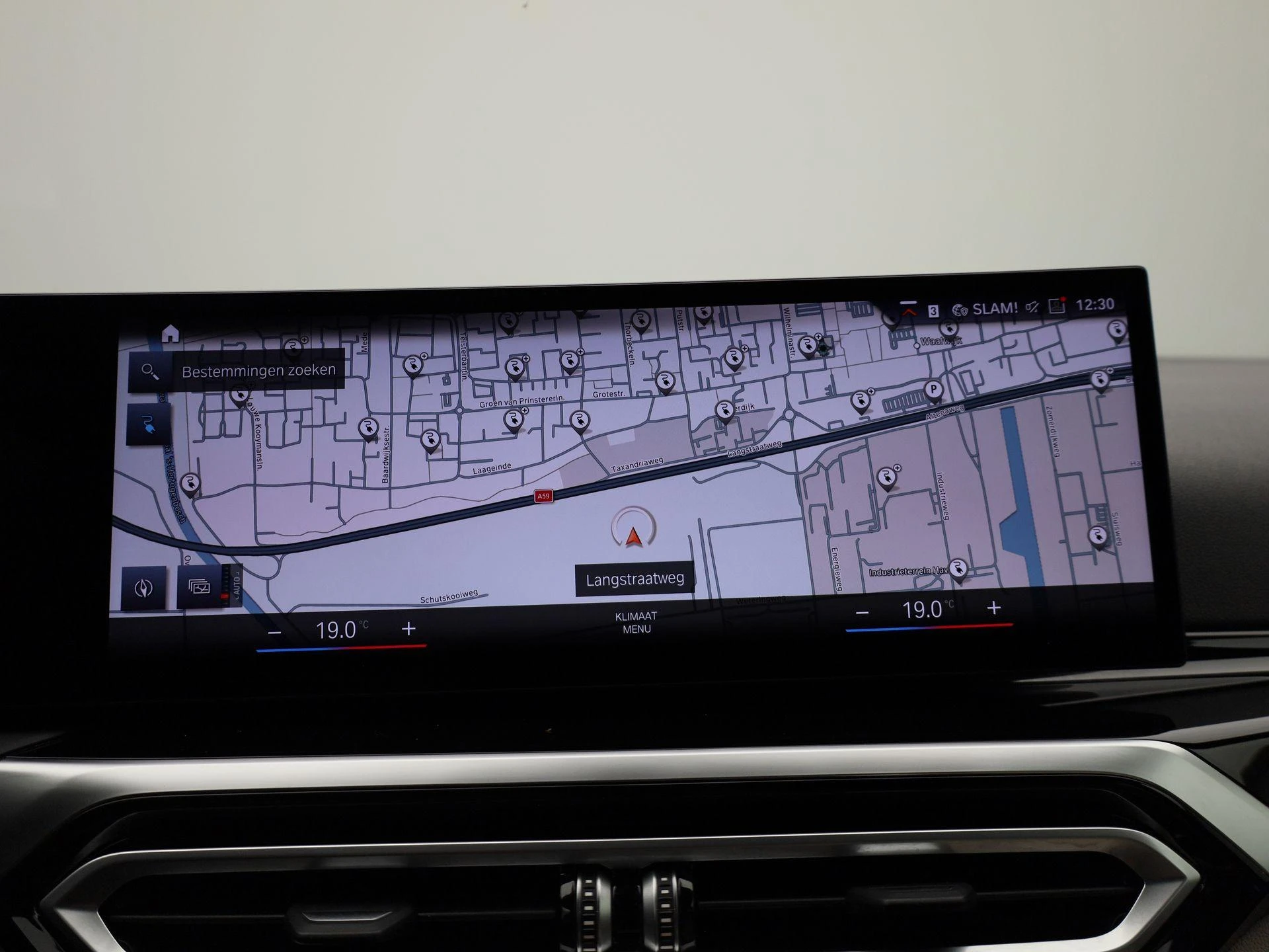 BMW-i4-image-17