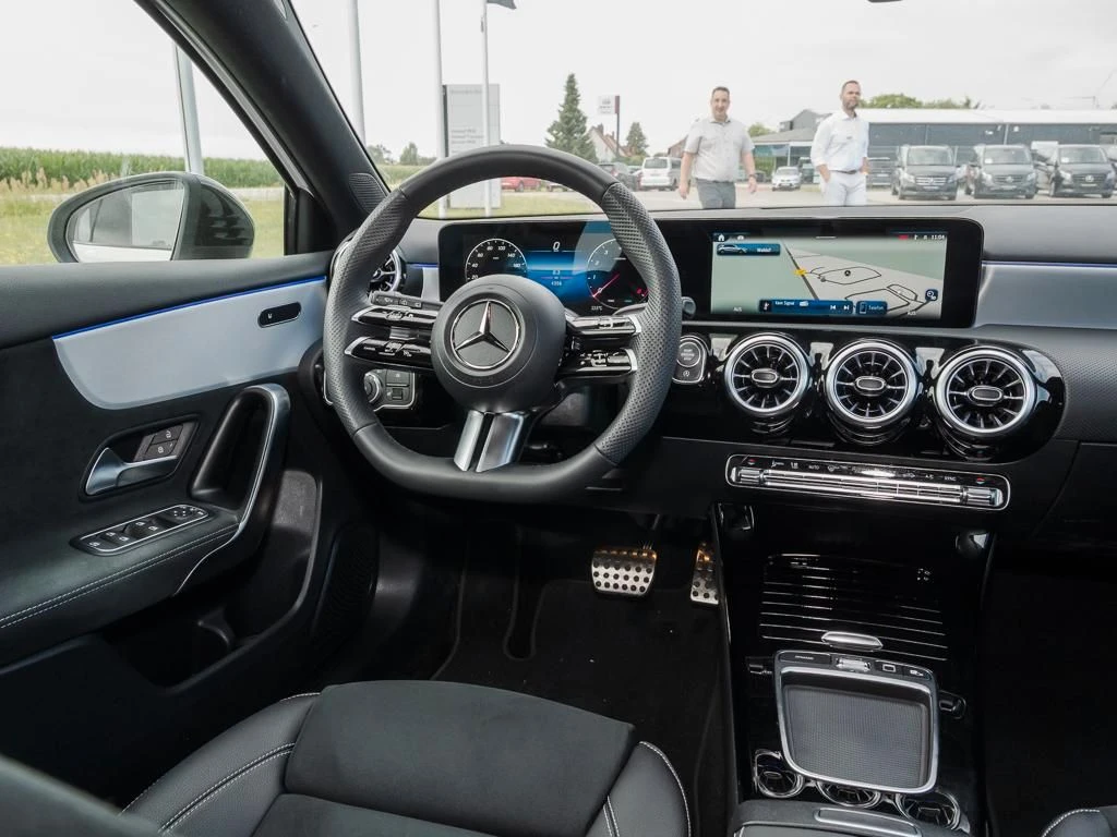 Mercedes-Benz-A-Klasse 200-image-9