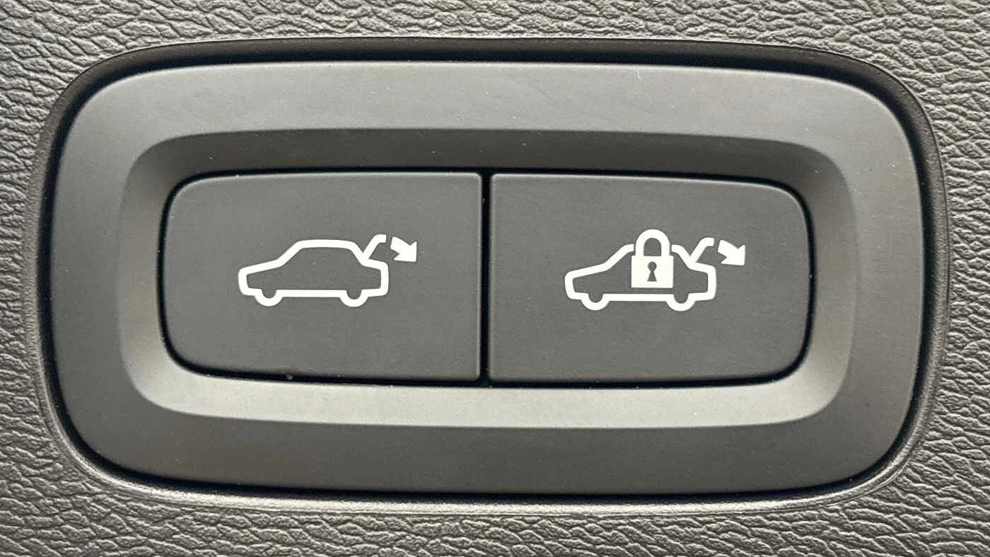 Volvo XC60 T6 AWD PHEV Recharge Black Edition Plus