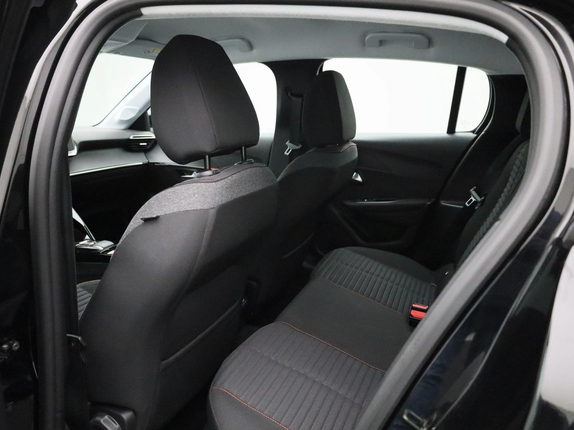 Peugeot-e-208-image-9