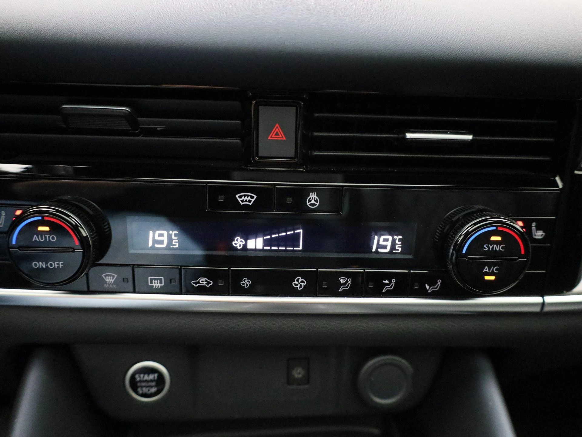 Nissan-QASHQAI-image-23