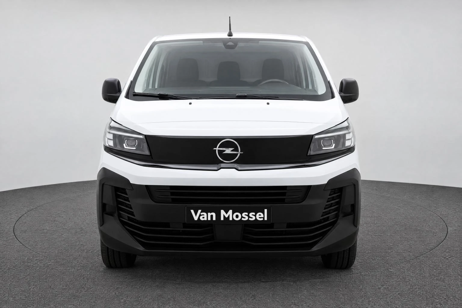 Opel-Vivaro-image-1