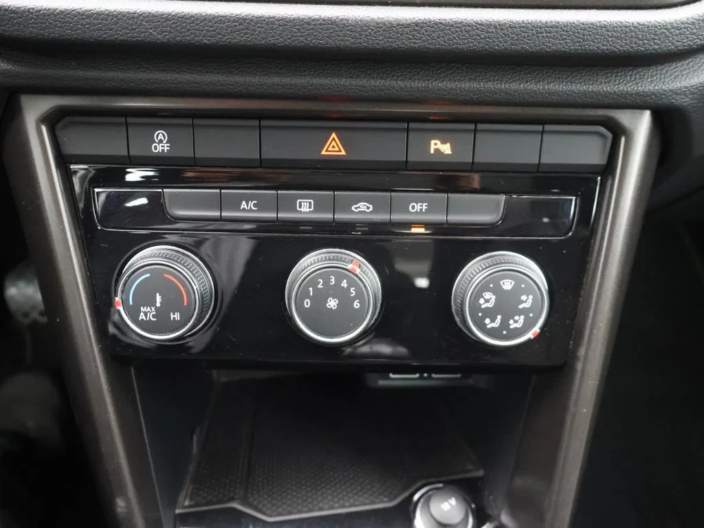 Volkswagen-T-Roc-image-20