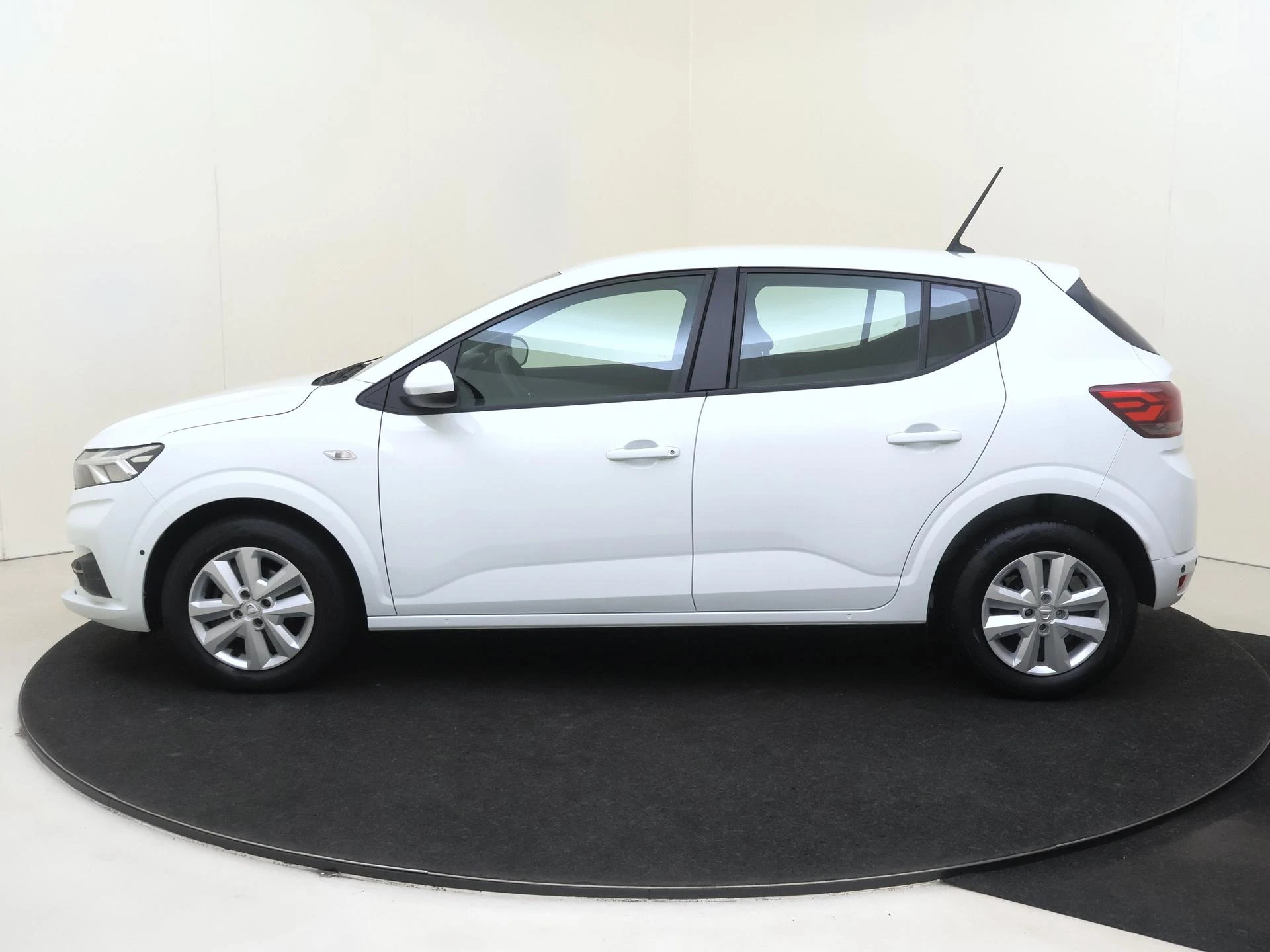 Dacia-Sandero-image-7