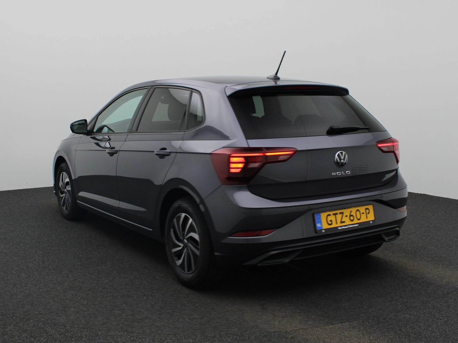 Volkswagen-Polo-image-1