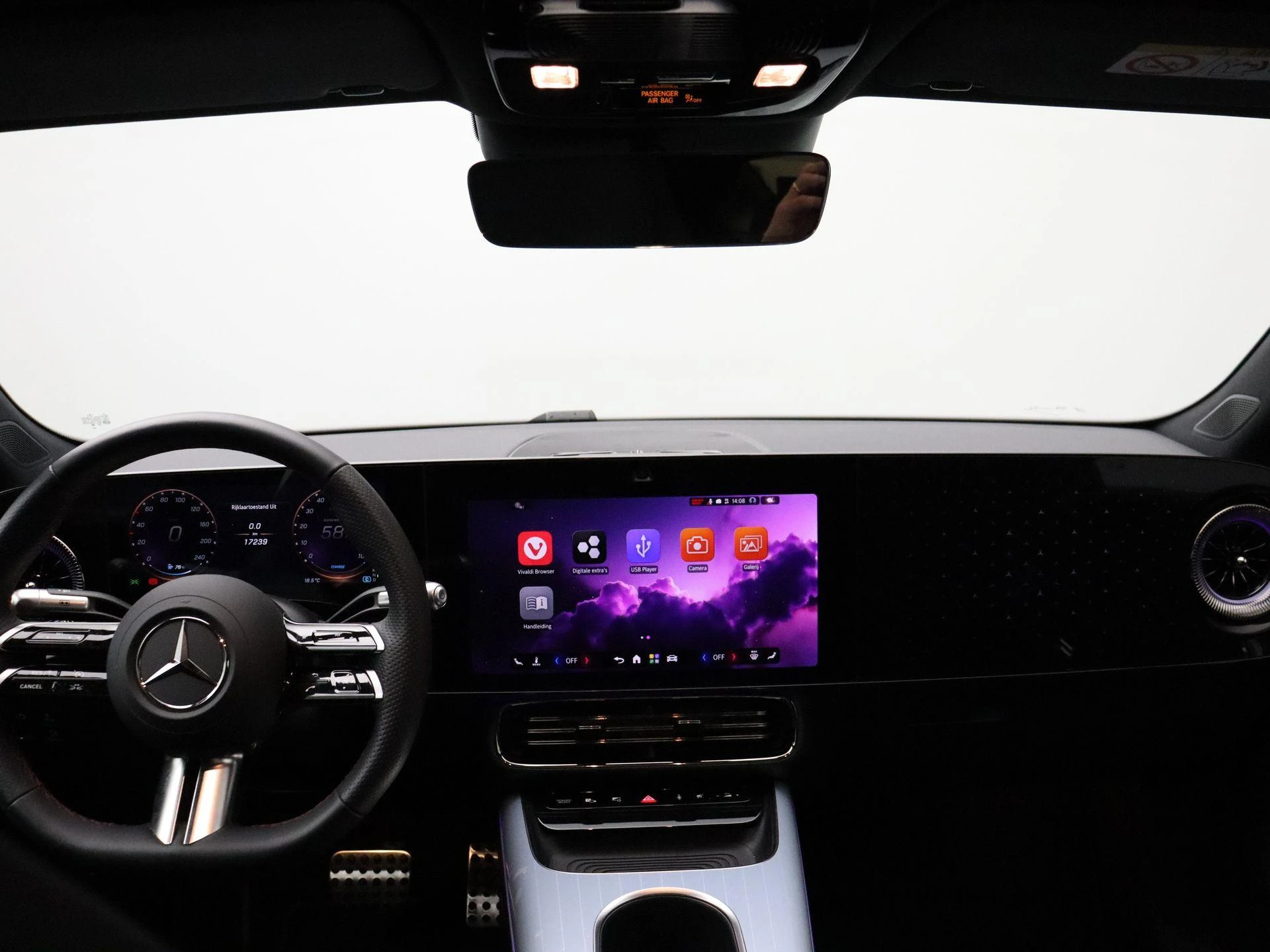 Mercedes-Benz-CLA-image-23