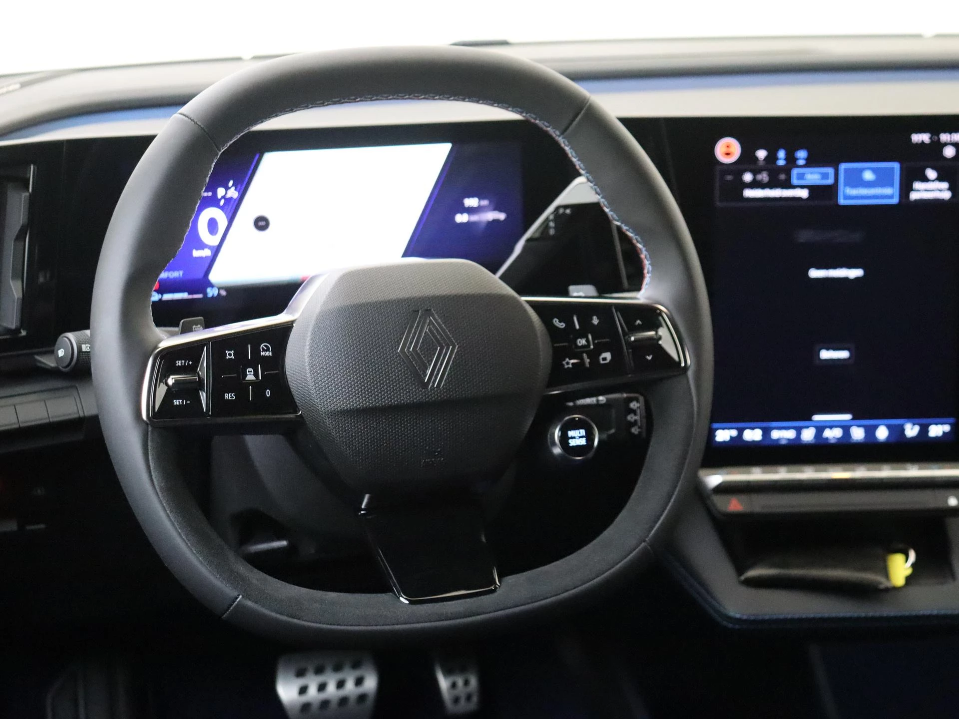 Renault-Megane E-Tech-image-9