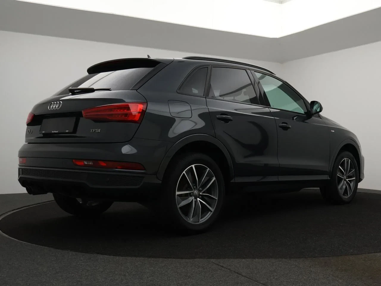 Audi Q3 Audi Q3 1.4TFSI 125PK *LEDER*CRUISE CONTROL*NAVI*CD SPELER*BLTH*PDC*AIRCO*ZETELVERWARMING*...*
