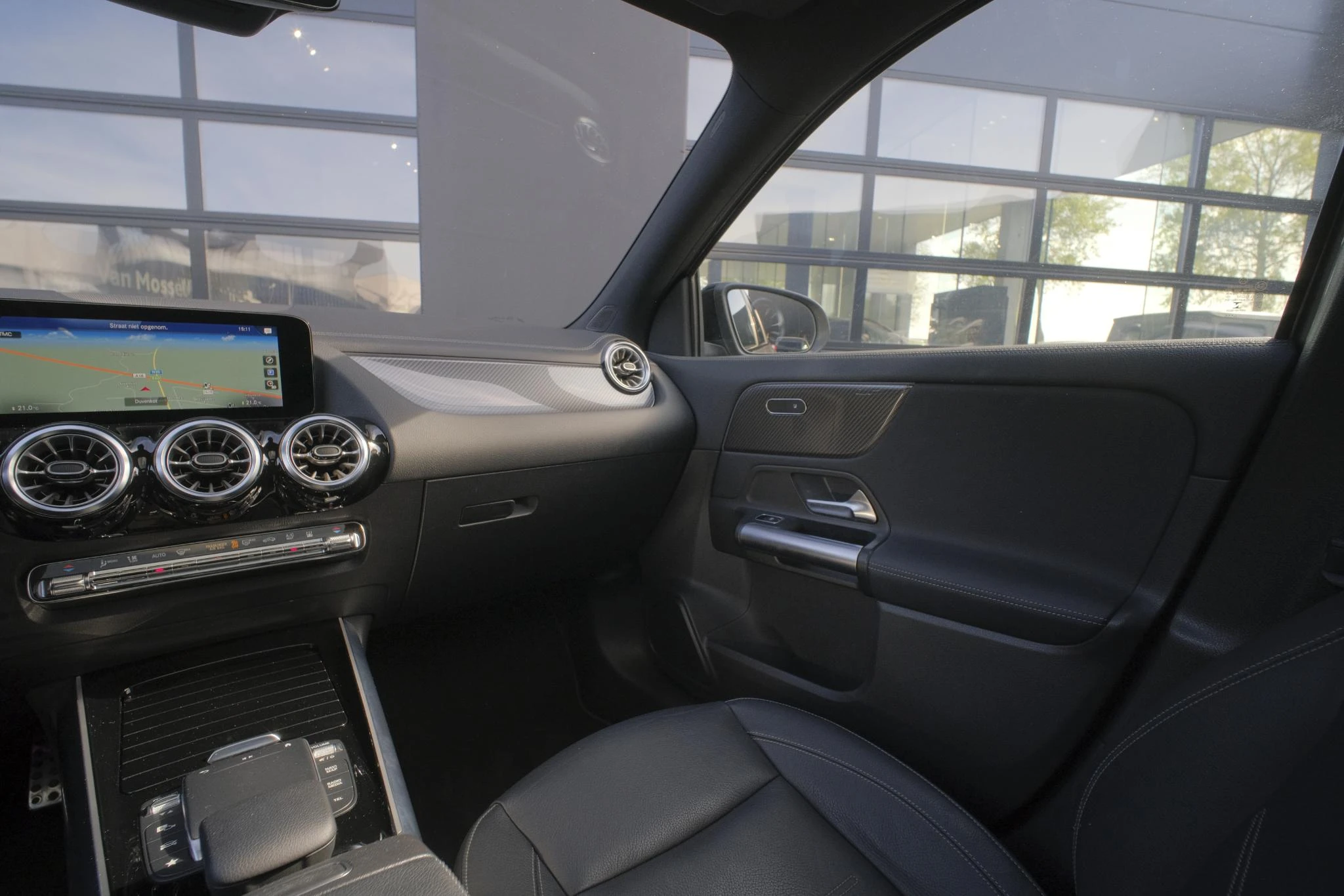 Mercedes-Benz-GLA-image-20