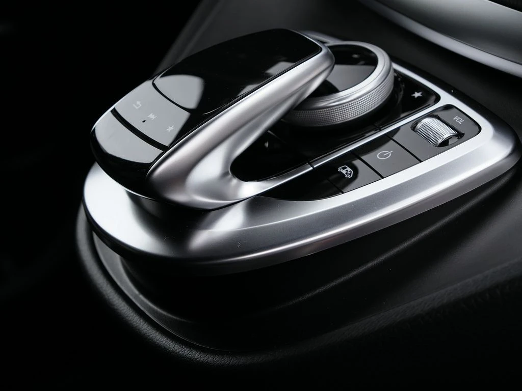 Mercedes-Benz-V-Klasse 250-image-9
