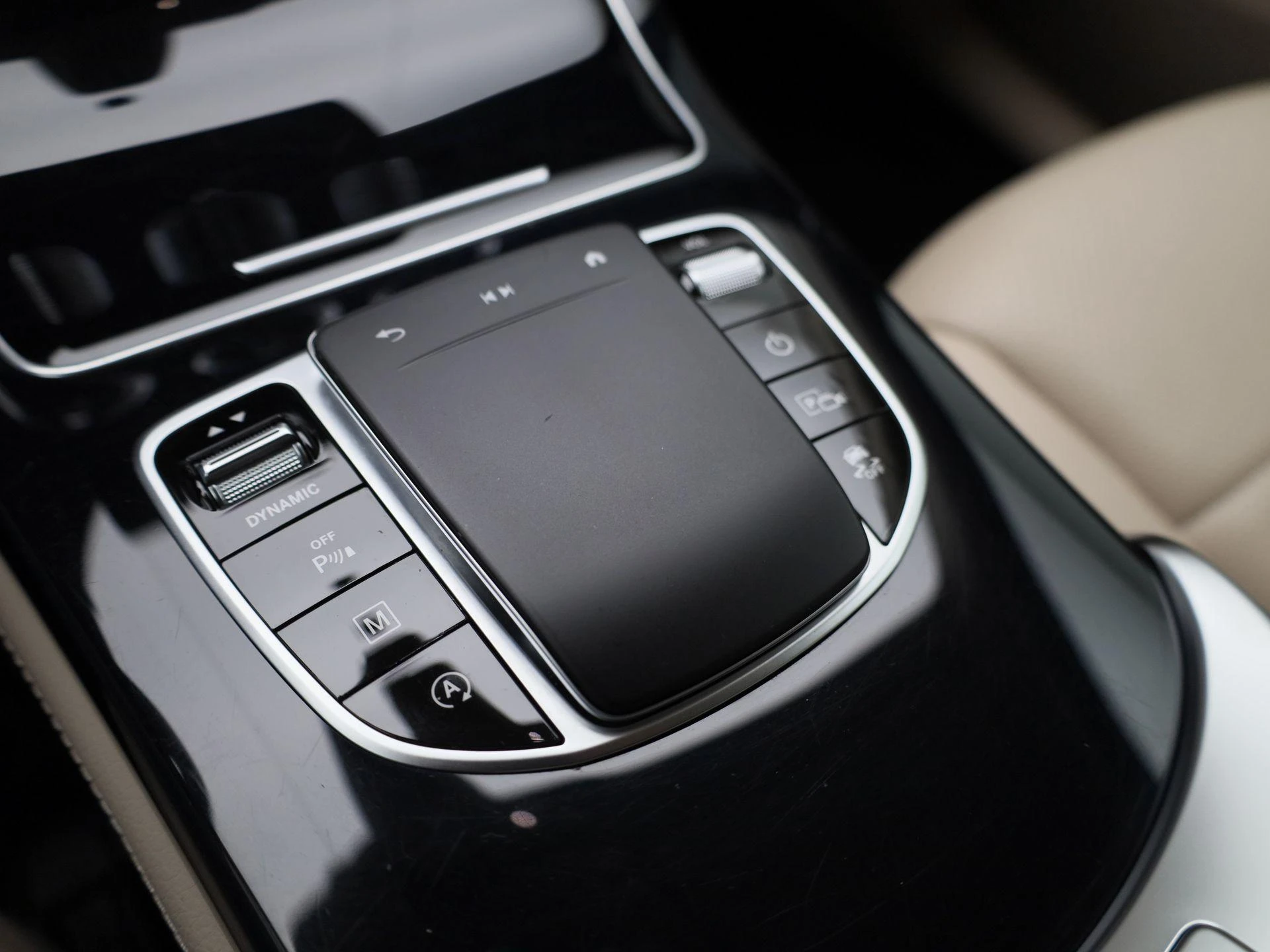 Mercedes-Benz-GLC-image-22