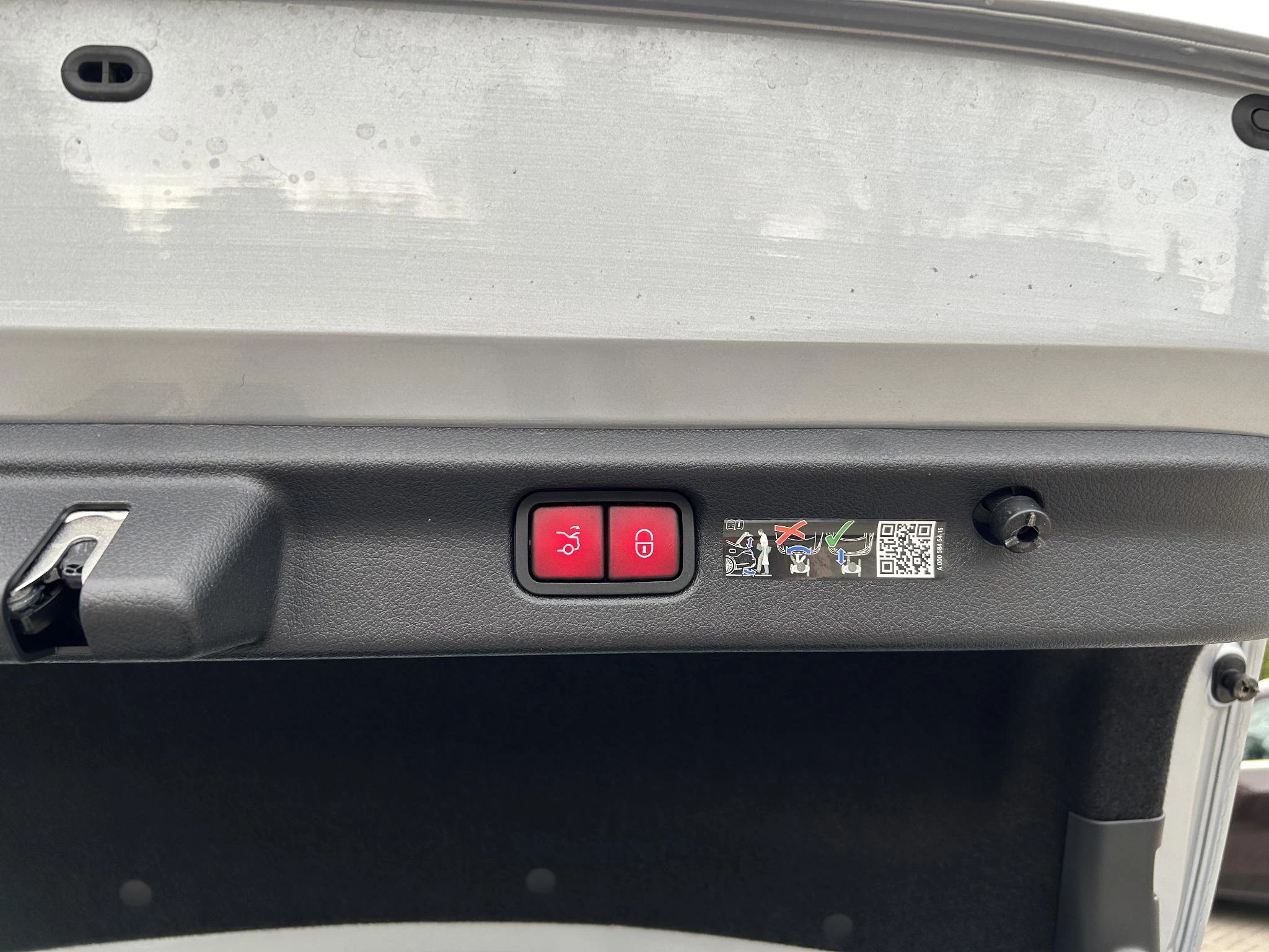 Mercedes-Benz-EQE-image-4