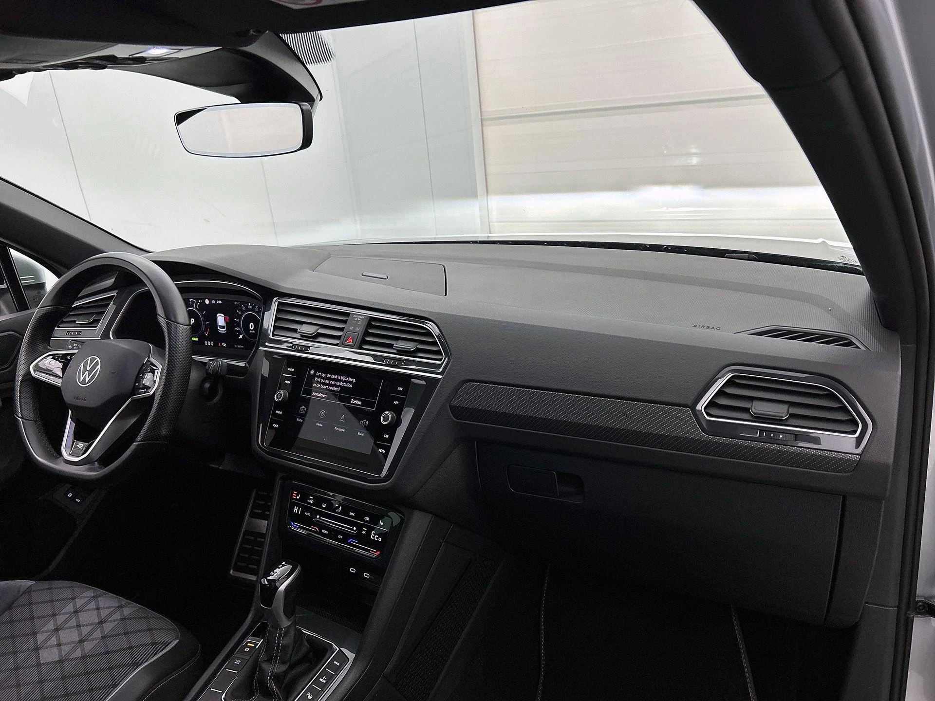 Volkswagen-Tiguan-image-19