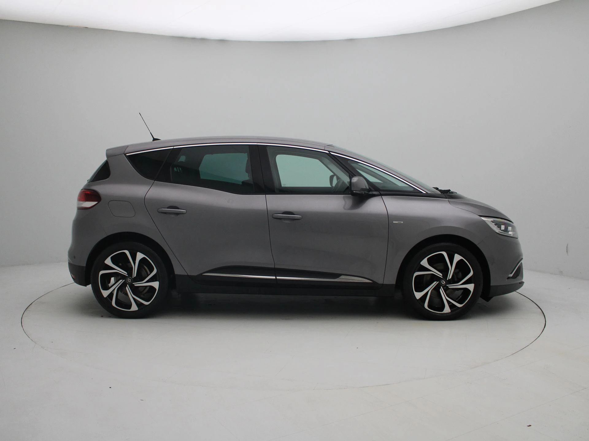 Renault-Scénic-image-5