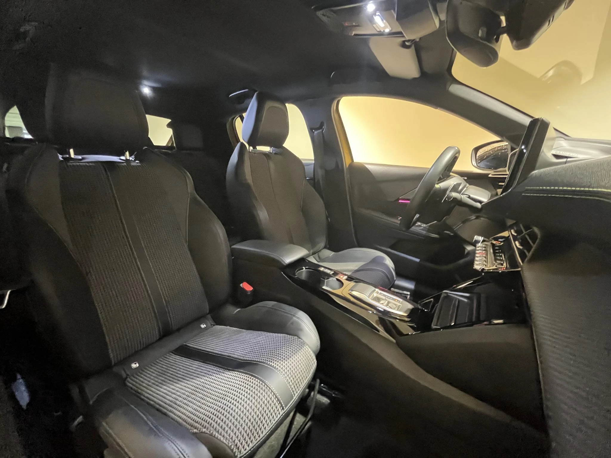 Peugeot-208-image-18