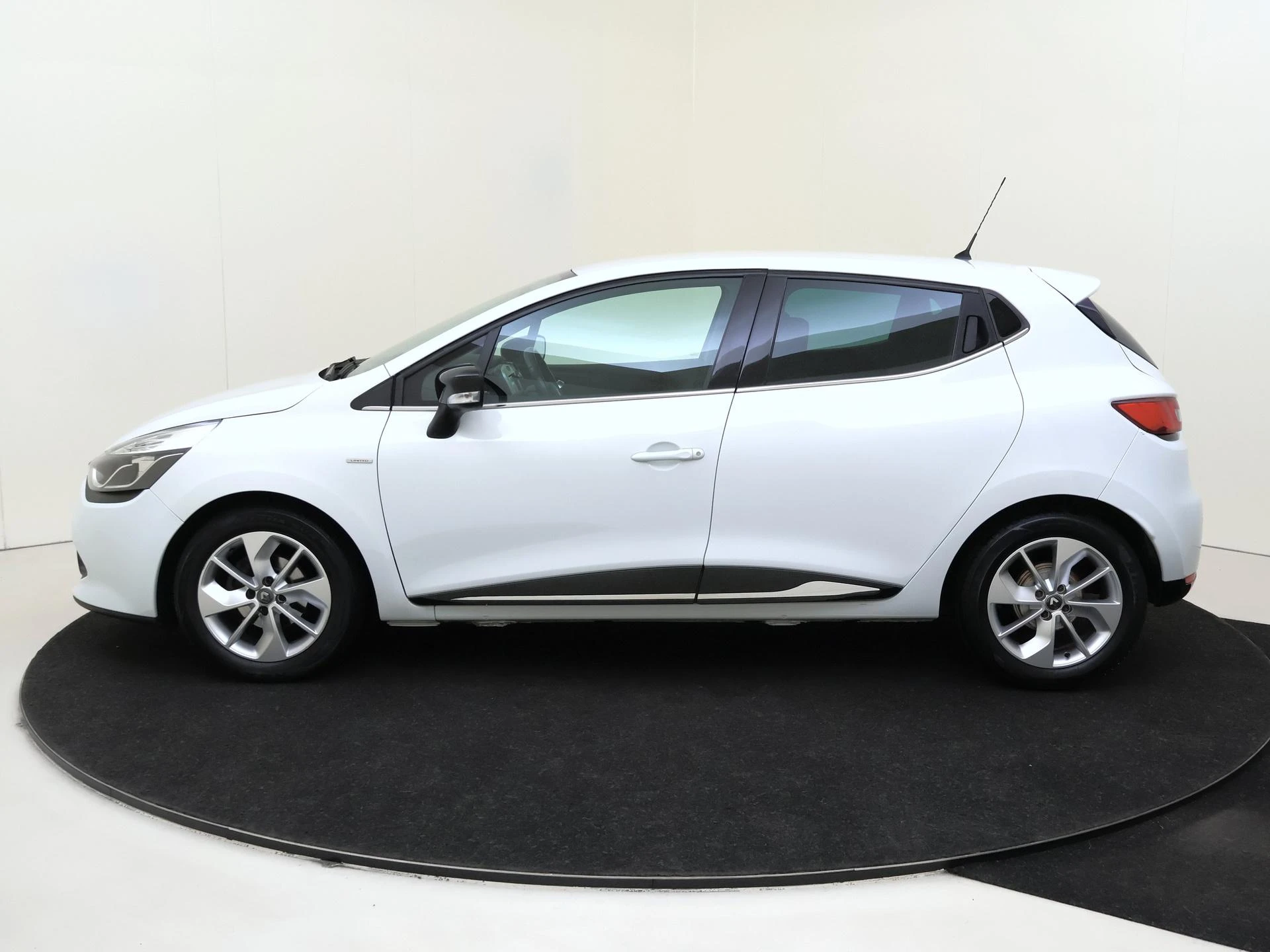 Renault-Clio-image-7