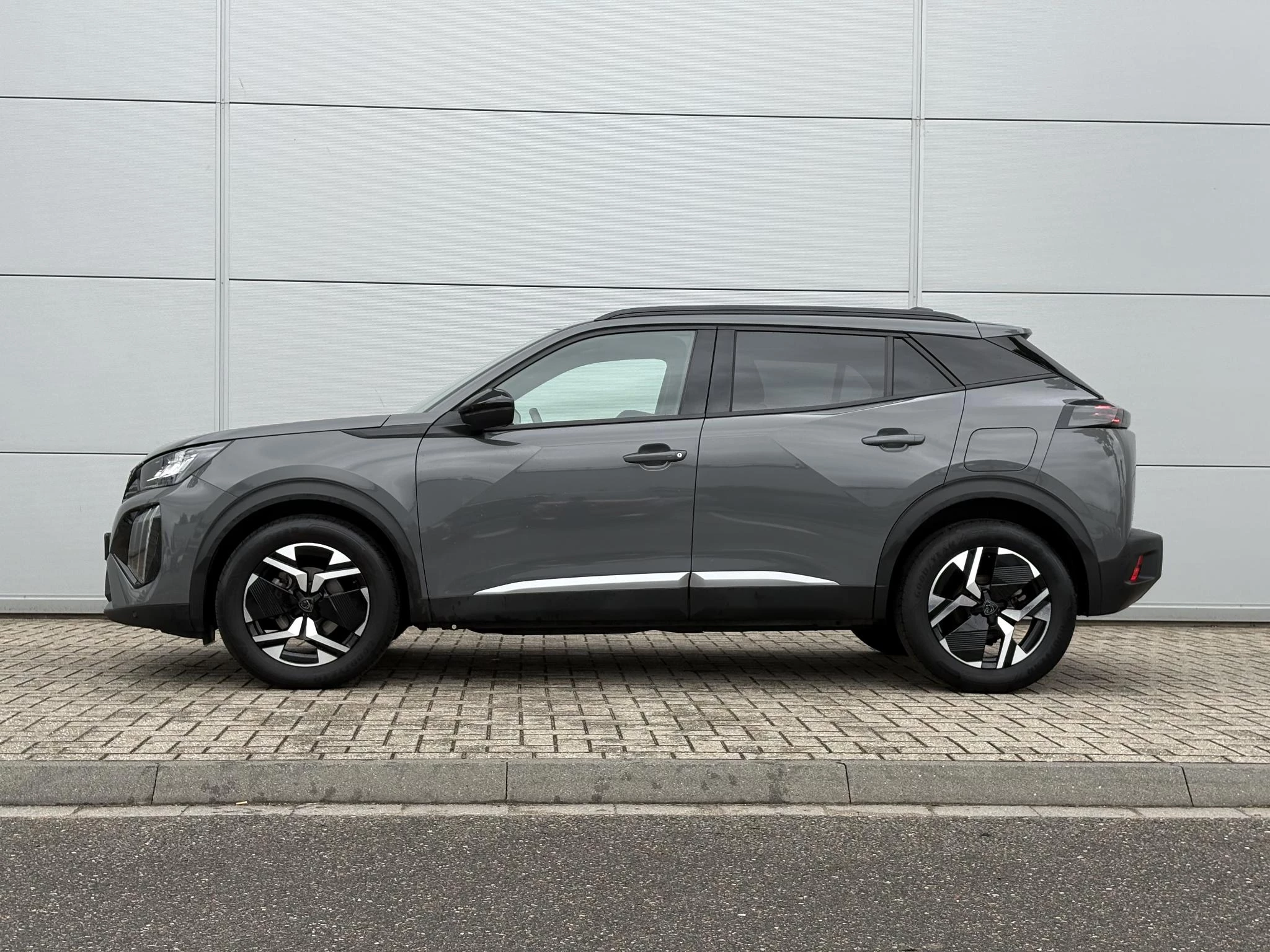 Peugeot-2008-image-2