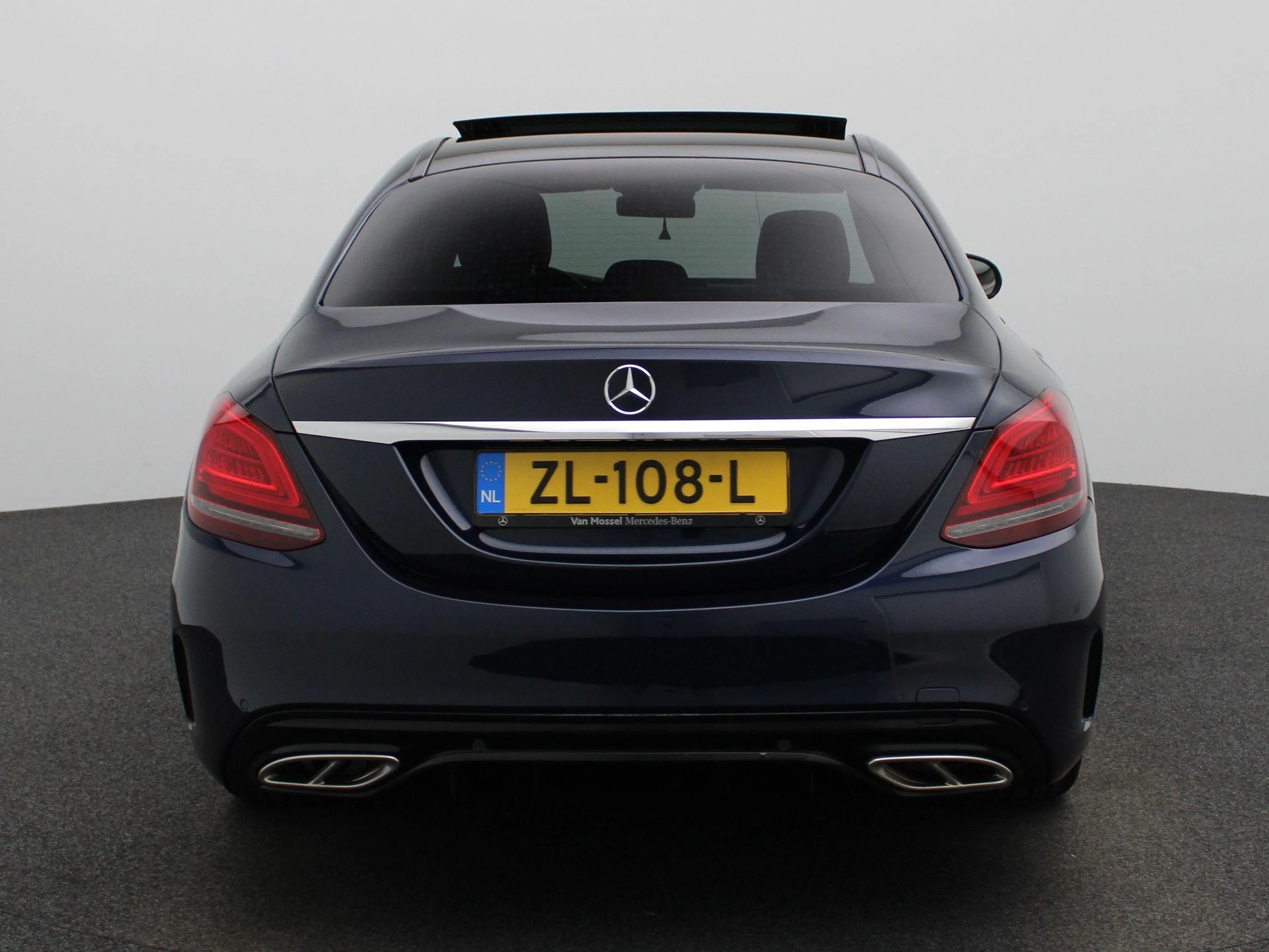 Mercedes-Benz-C-Klasse-image-4