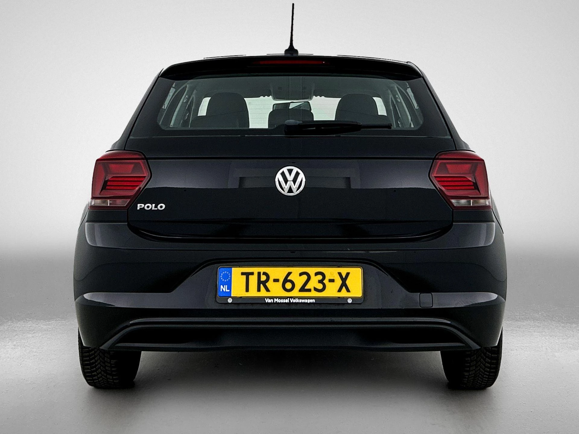 Volkswagen-Polo-image-2
