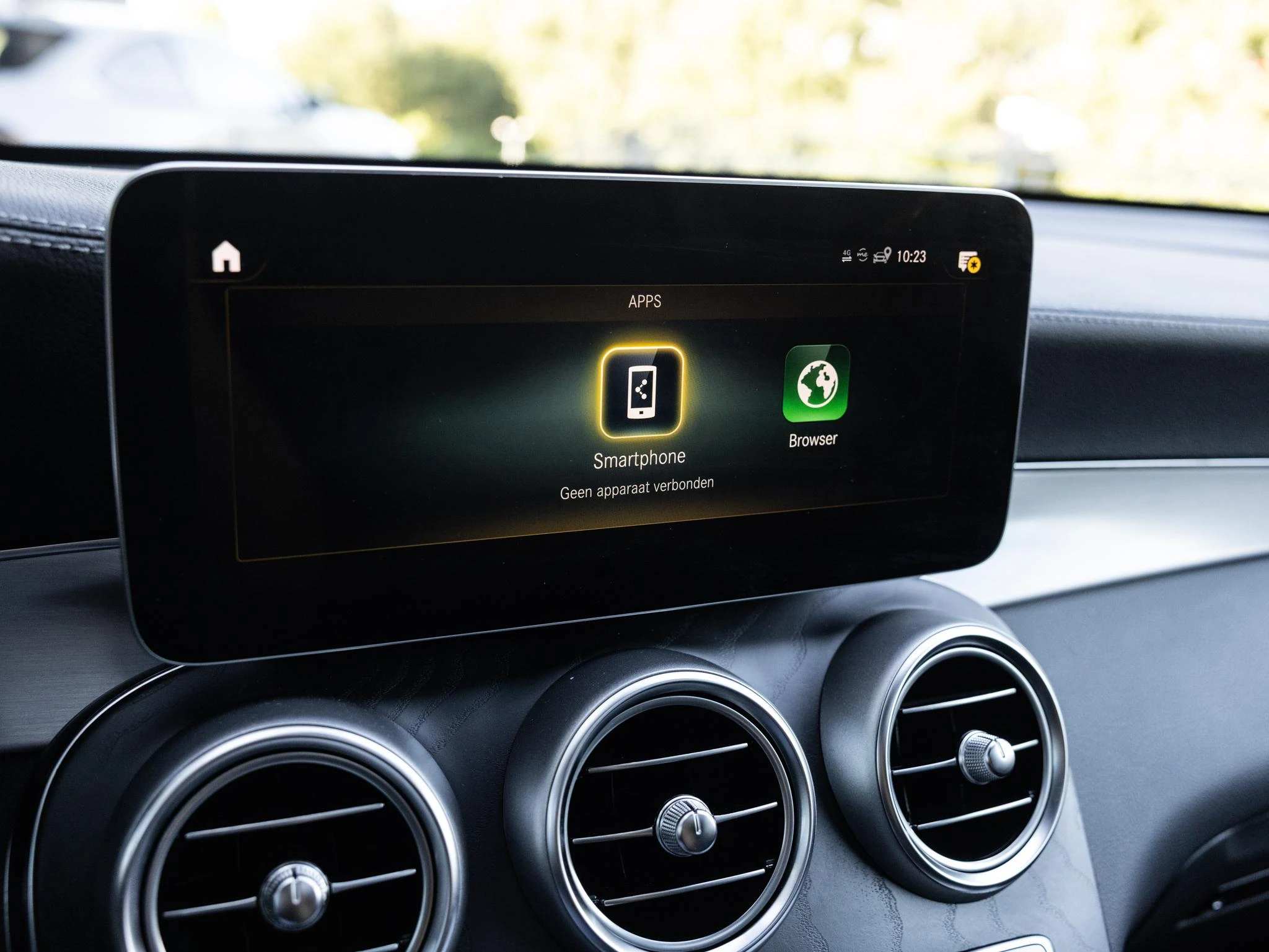 Mercedes-Benz-GLC-image-28