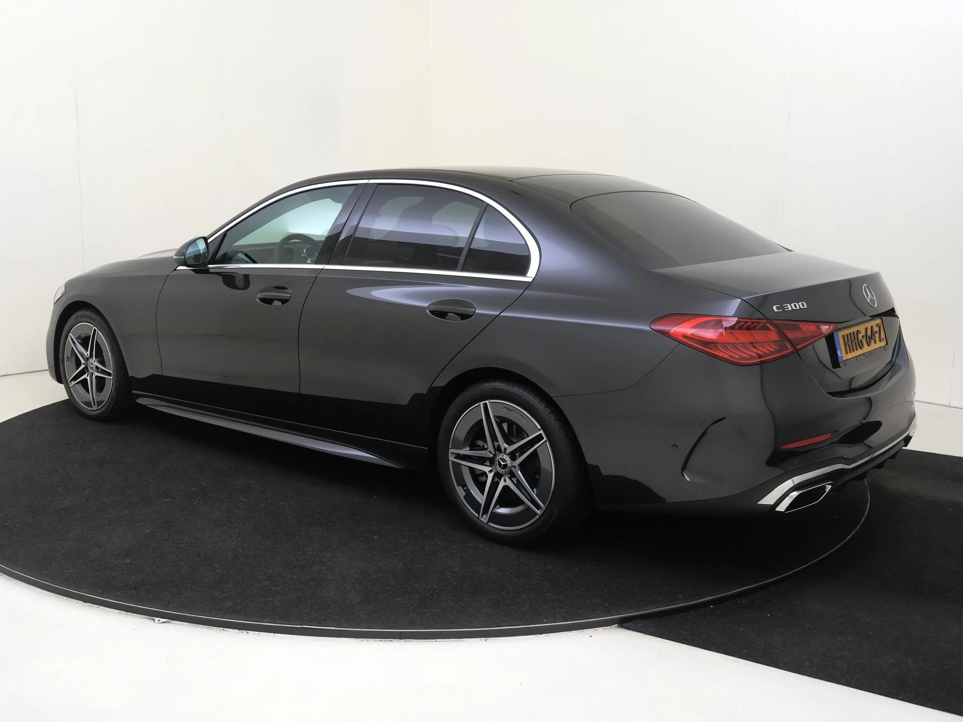 Mercedes-Benz-C-Klasse-image-2