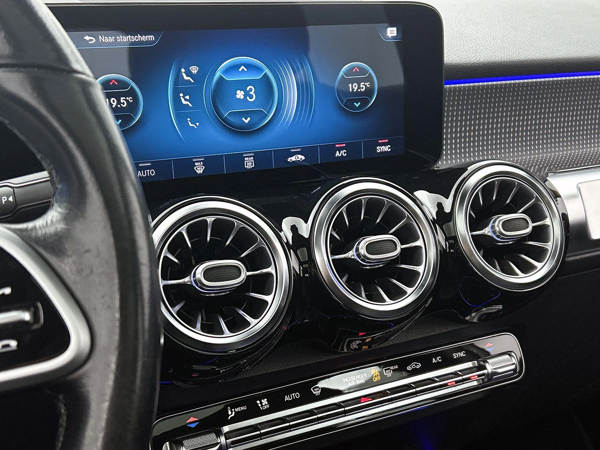 Mercedes-Benz-GLB-image-29