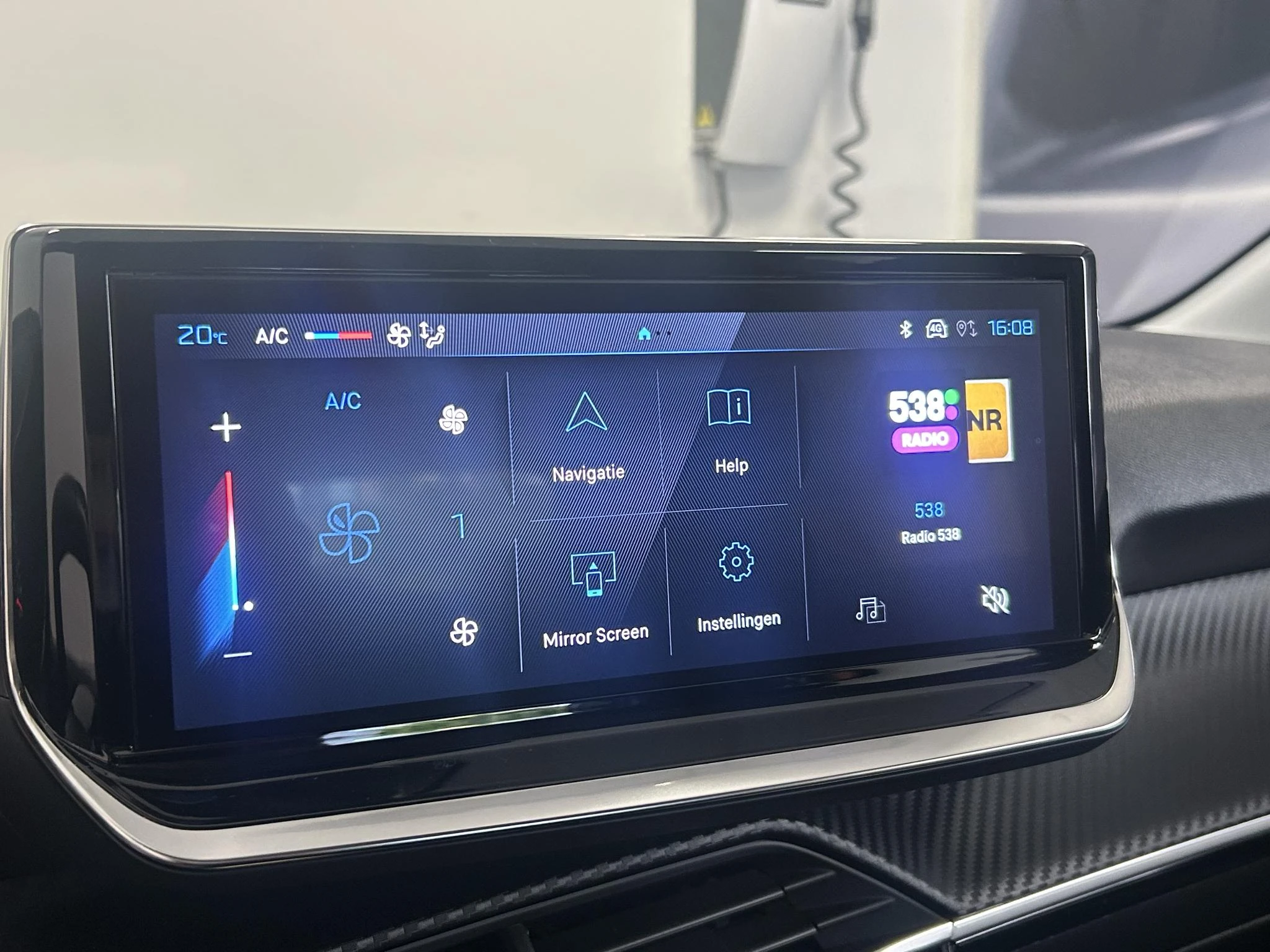 Peugeot-208-image-9