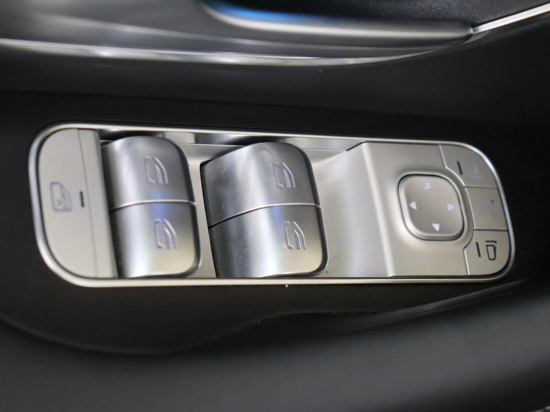 Mercedes-Benz-GLE-image-30