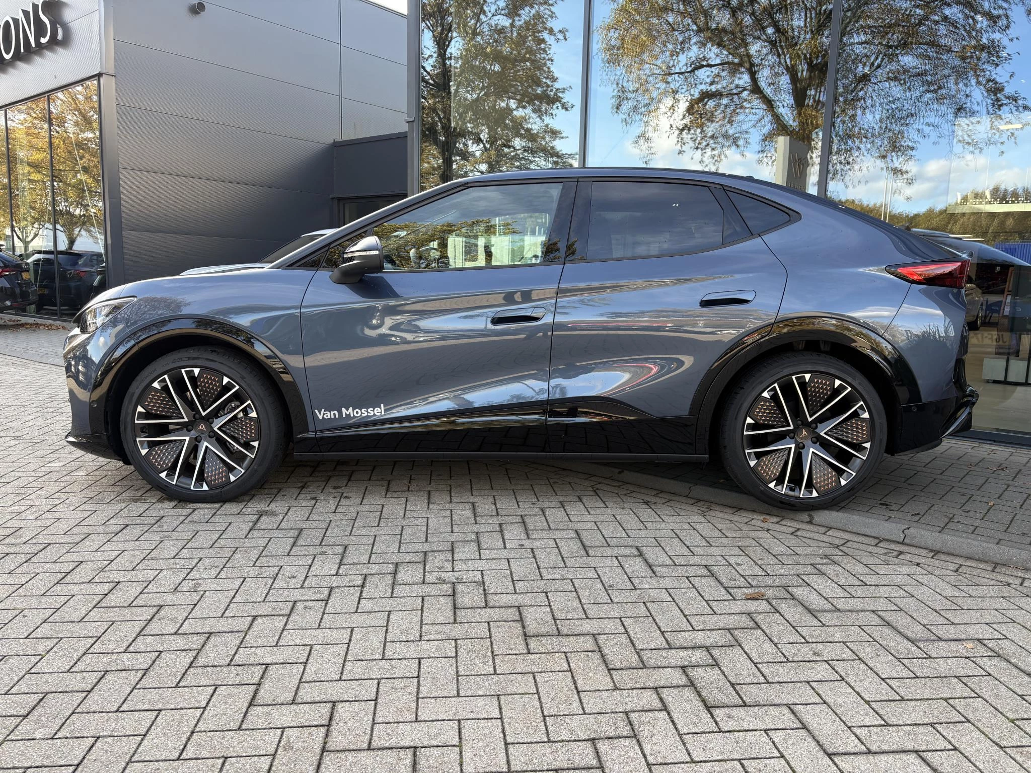 CUPRA-Tavascan-image-2