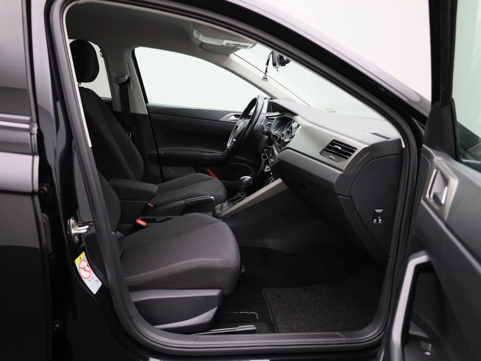 Volkswagen-Polo-image-38