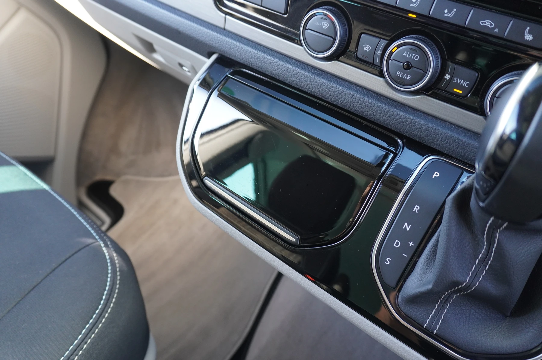 Volkswagen-California-image-22