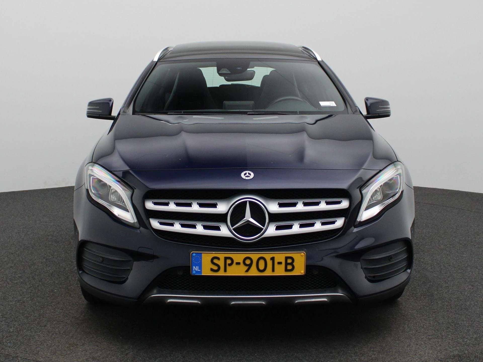 Mercedes-Benz-GLA-image-2