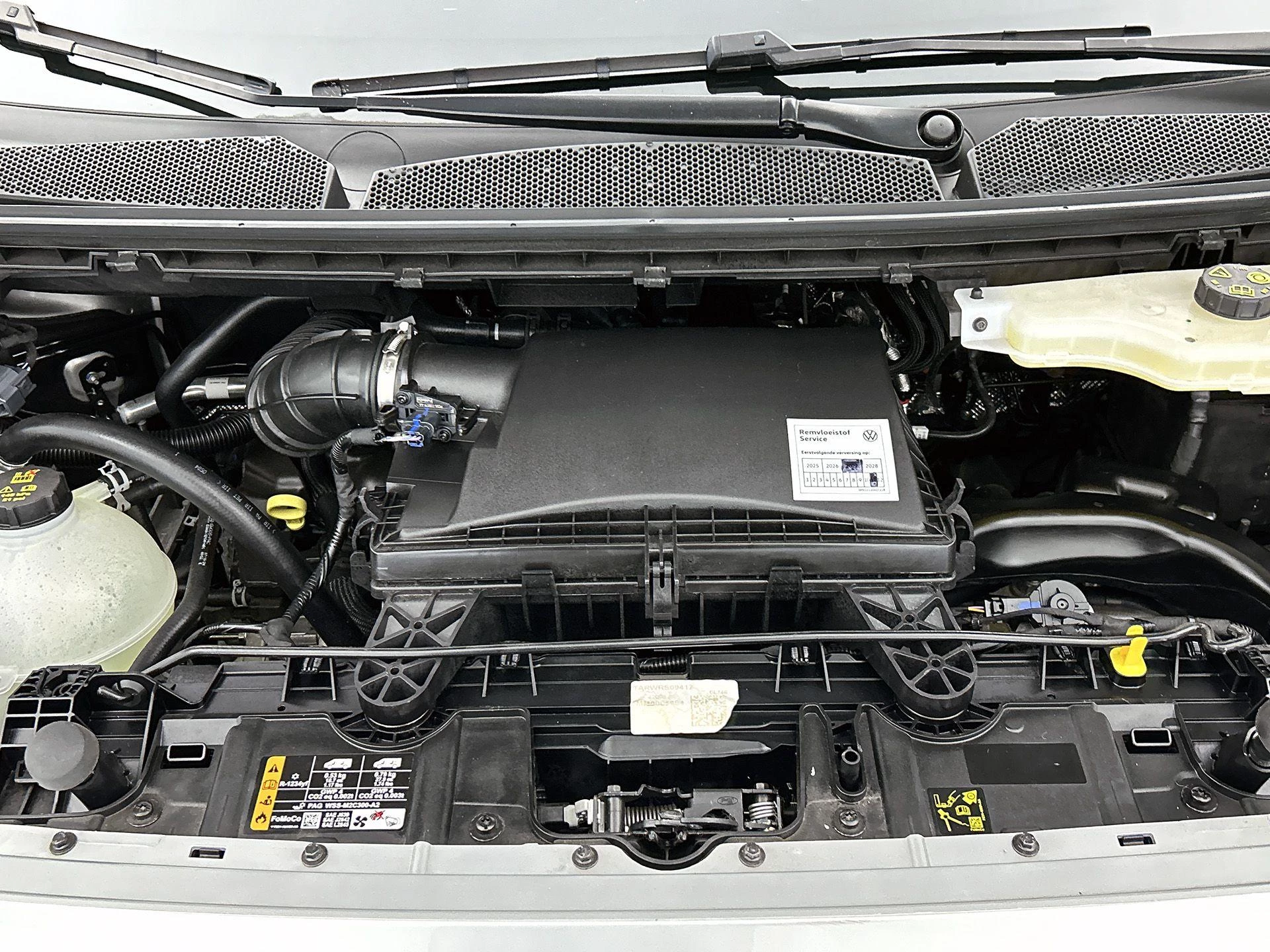 Volkswagen-Transporter-image-15