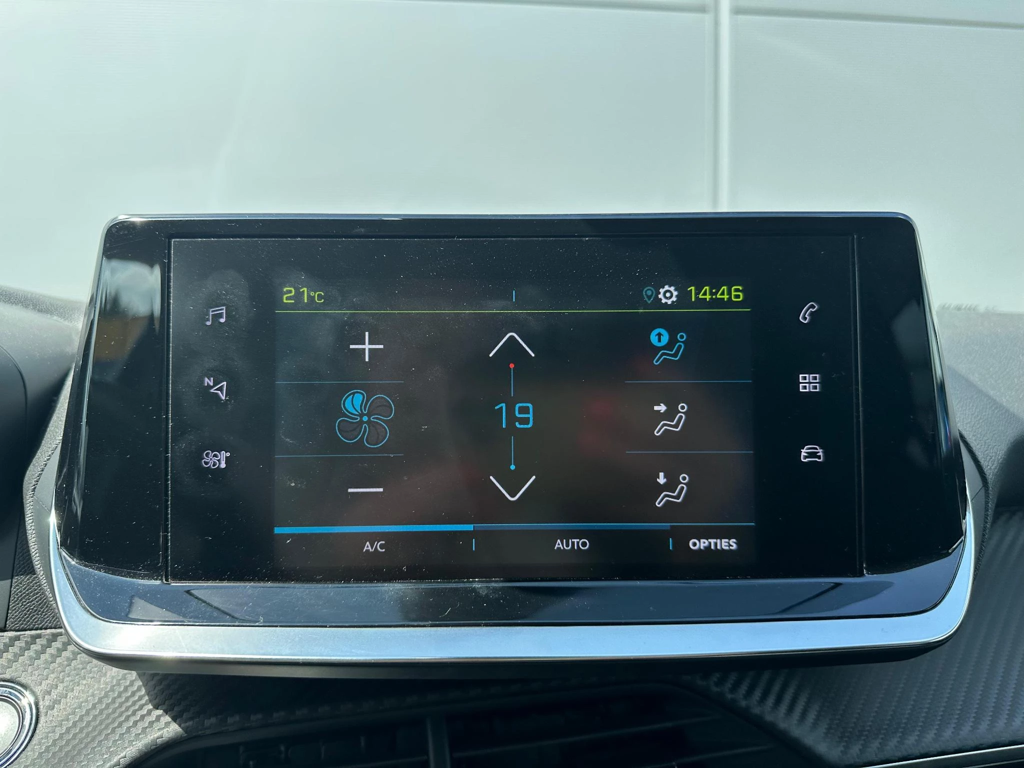 Peugeot-e-208-image-15