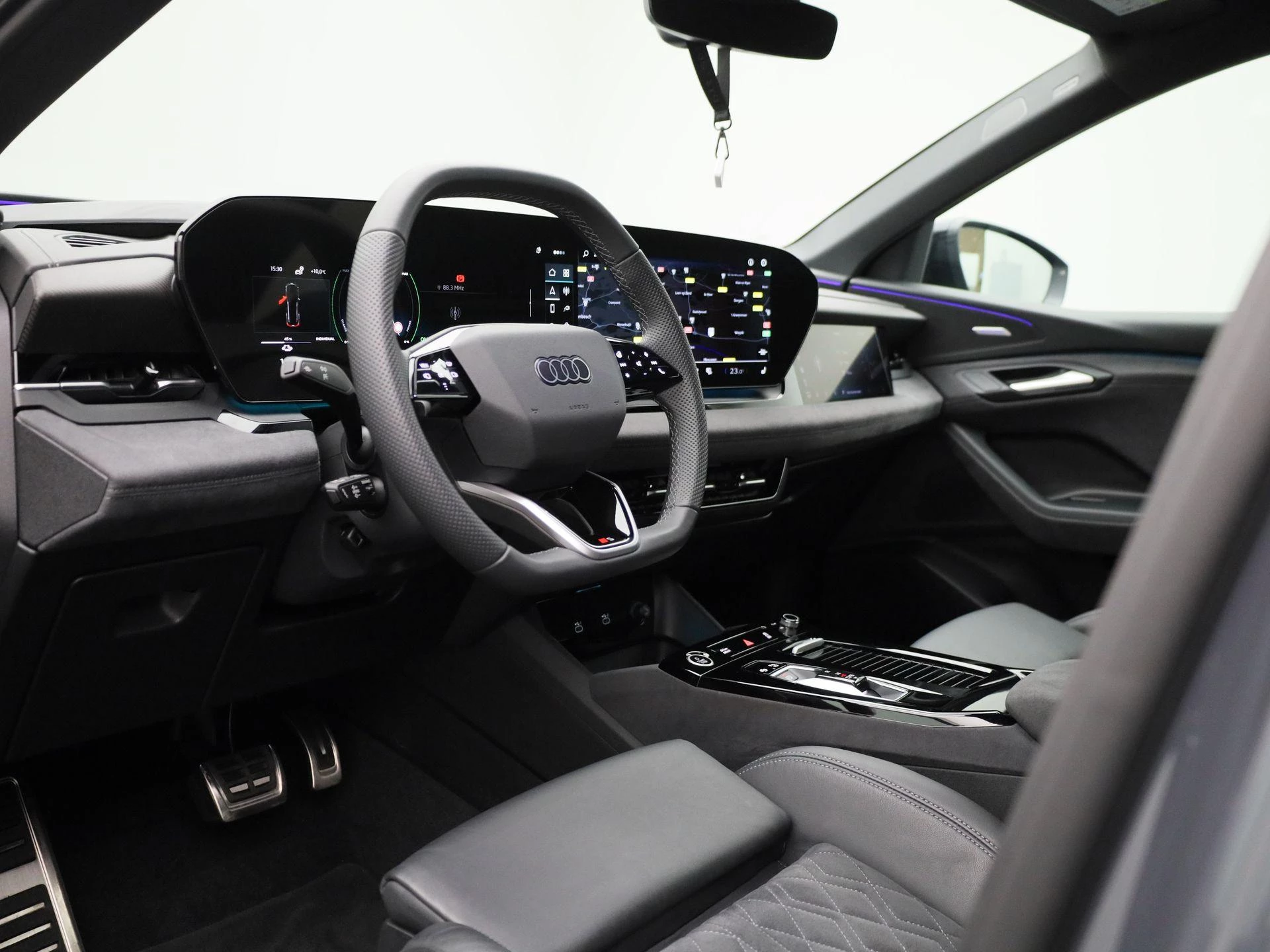 Audi-Q6 e-tron-image-40