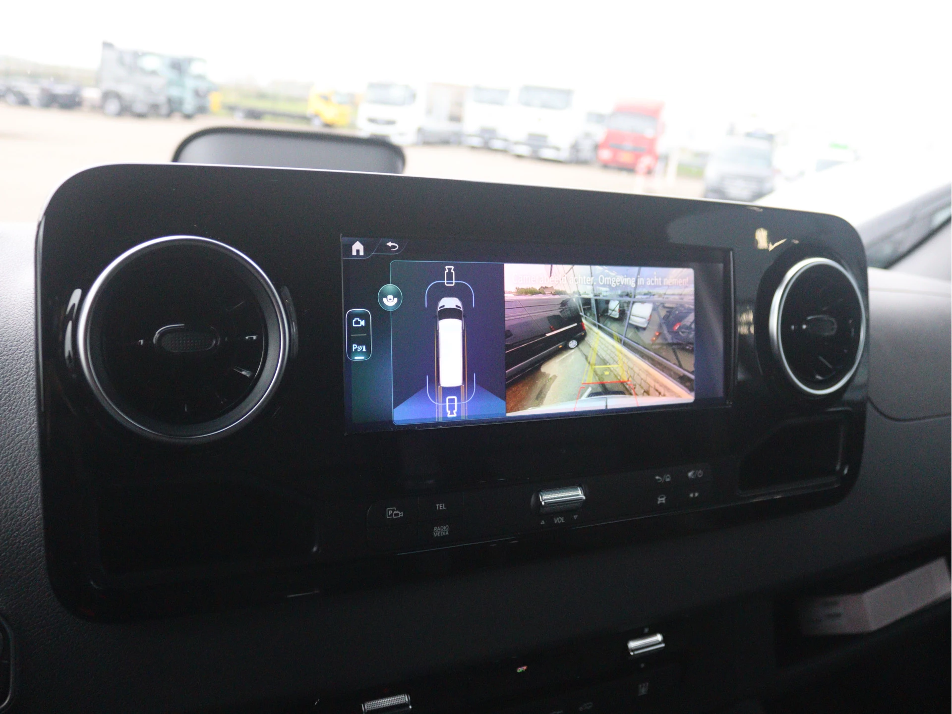 Mercedes-Benz-eSprinter-image-12