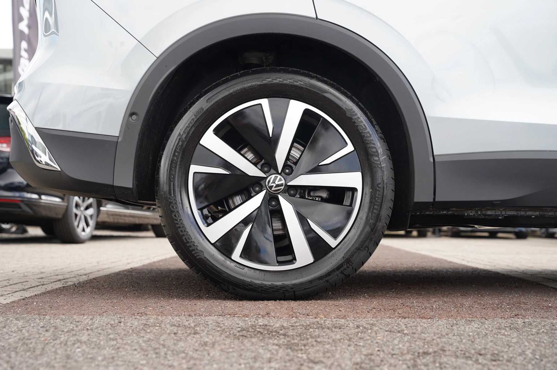 Volkswagen-Tiguan-image-17