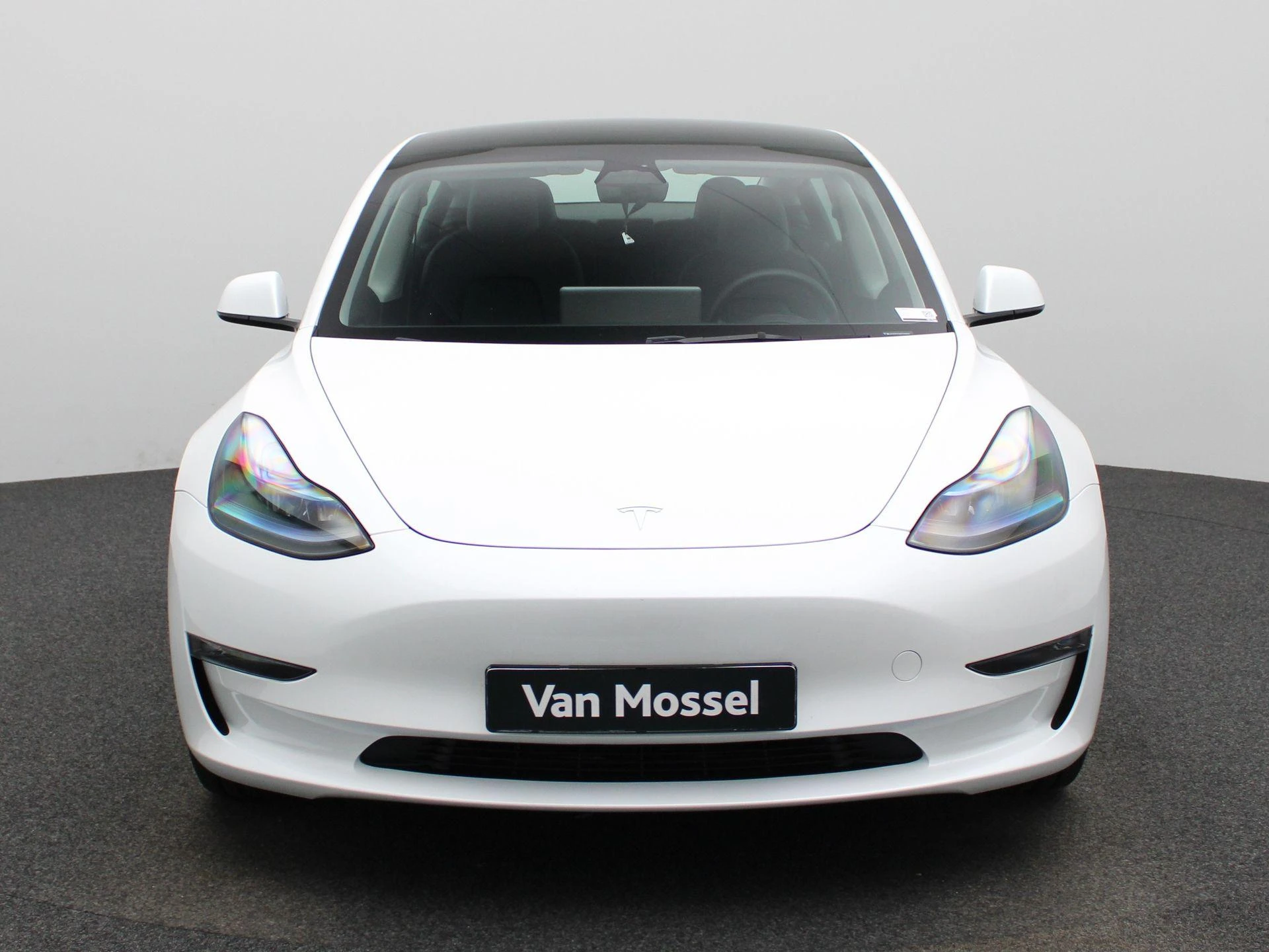Tesla-Model 3-image-4