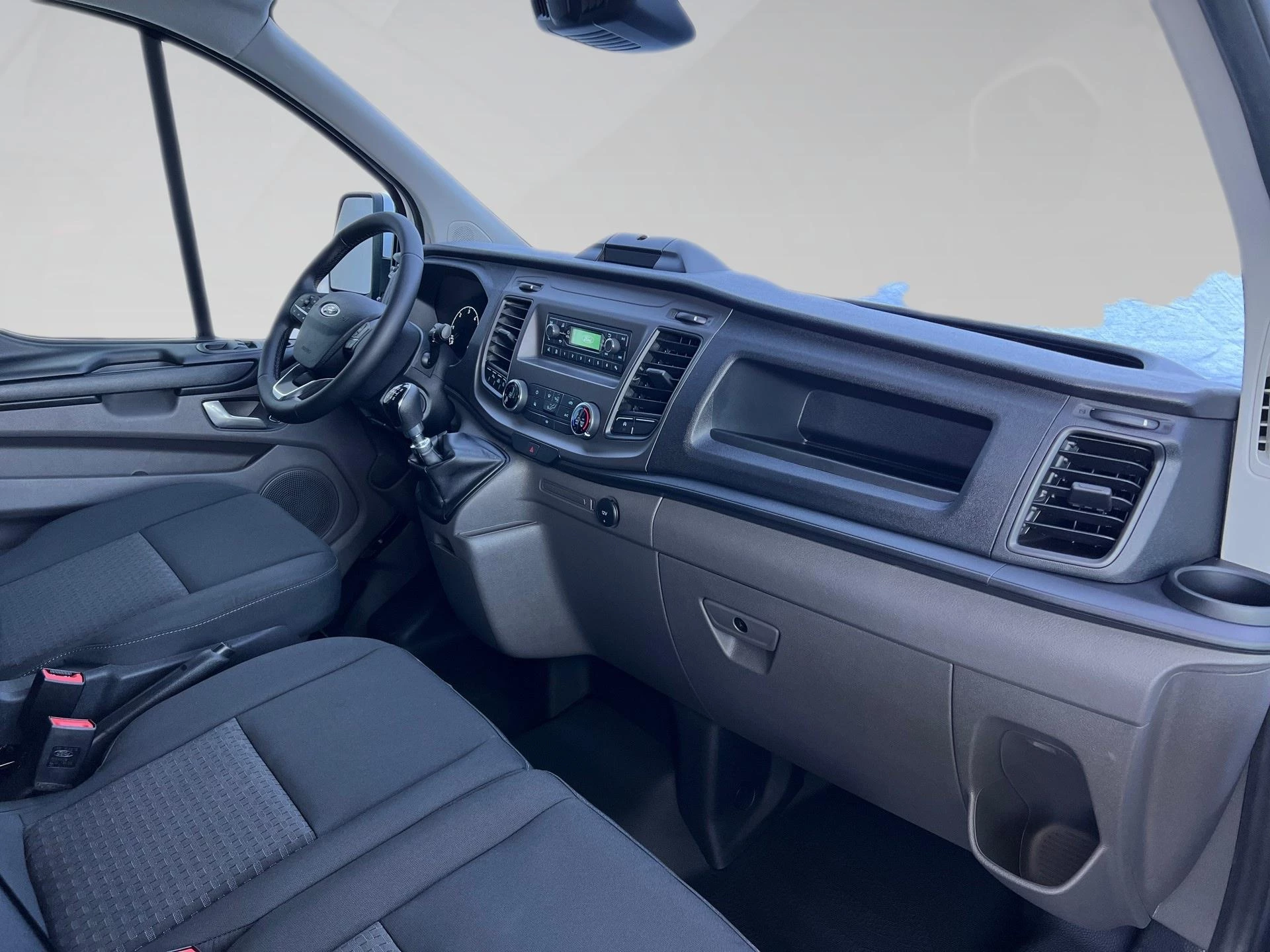 Ford-Transit Custom-image-4