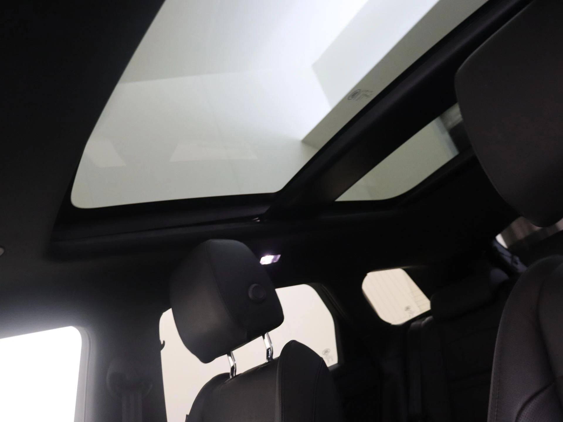 Land Rover-Range Rover Evoque-image-25