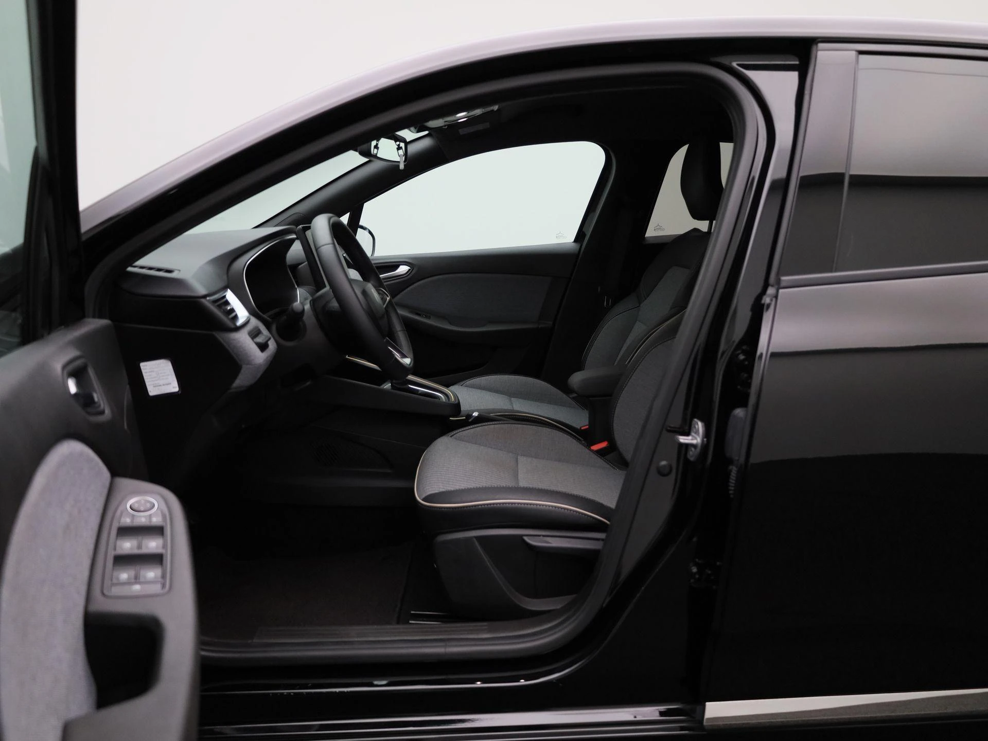Renault-Clio-image-8
