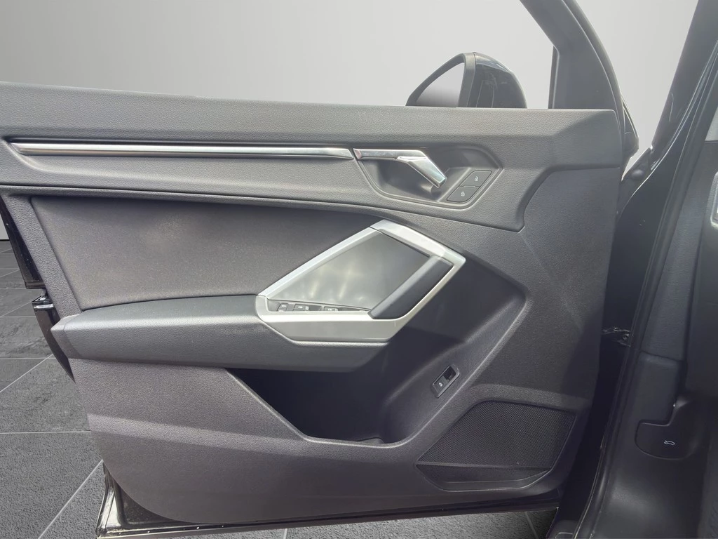 Audi-Q3-image-16