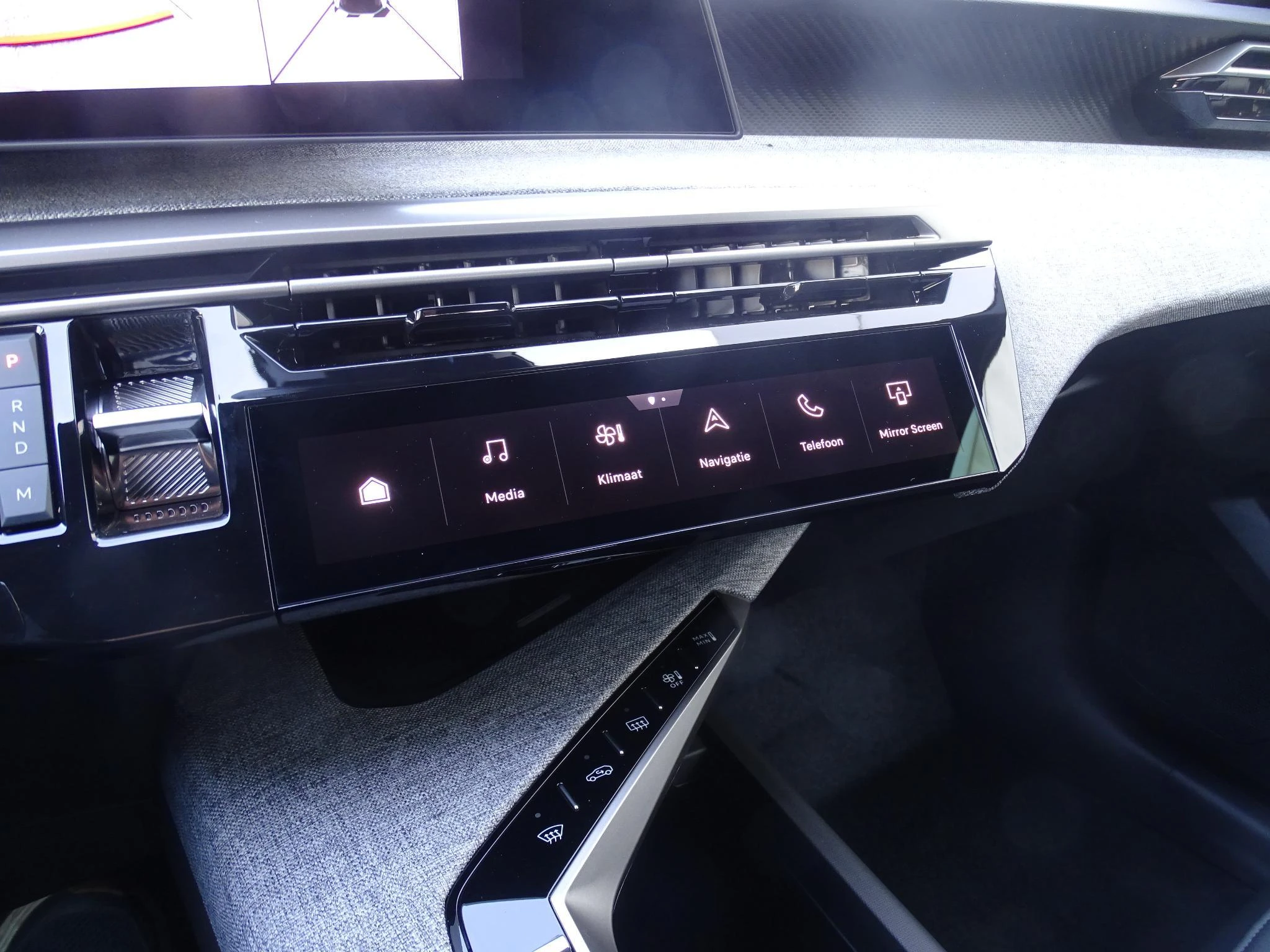 Peugeot-e-5008-image-16