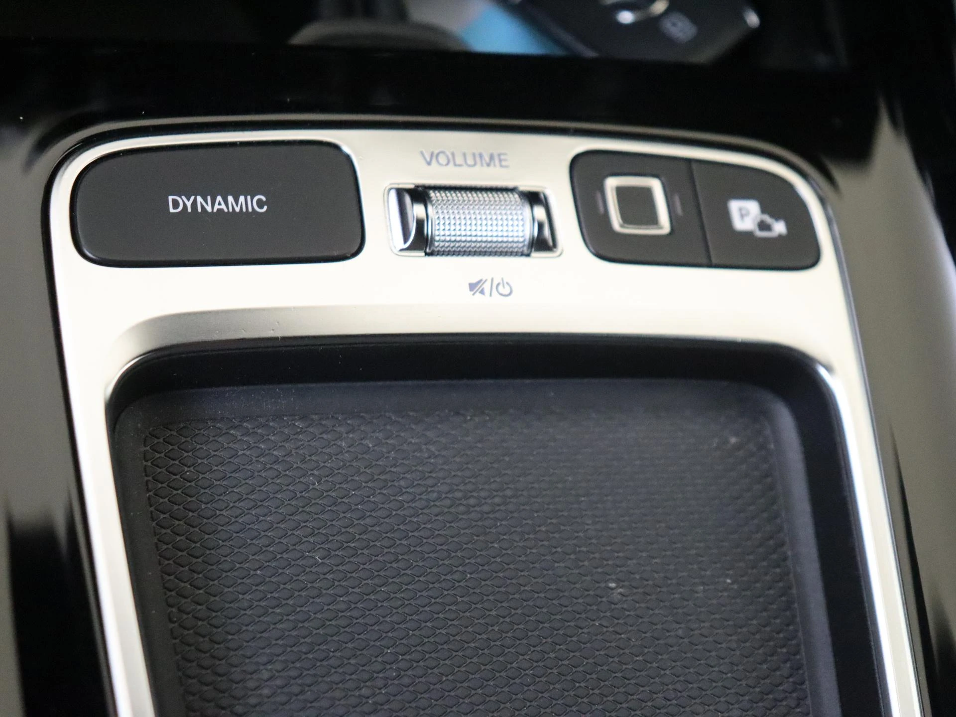 Mercedes-Benz-GLA-image-20