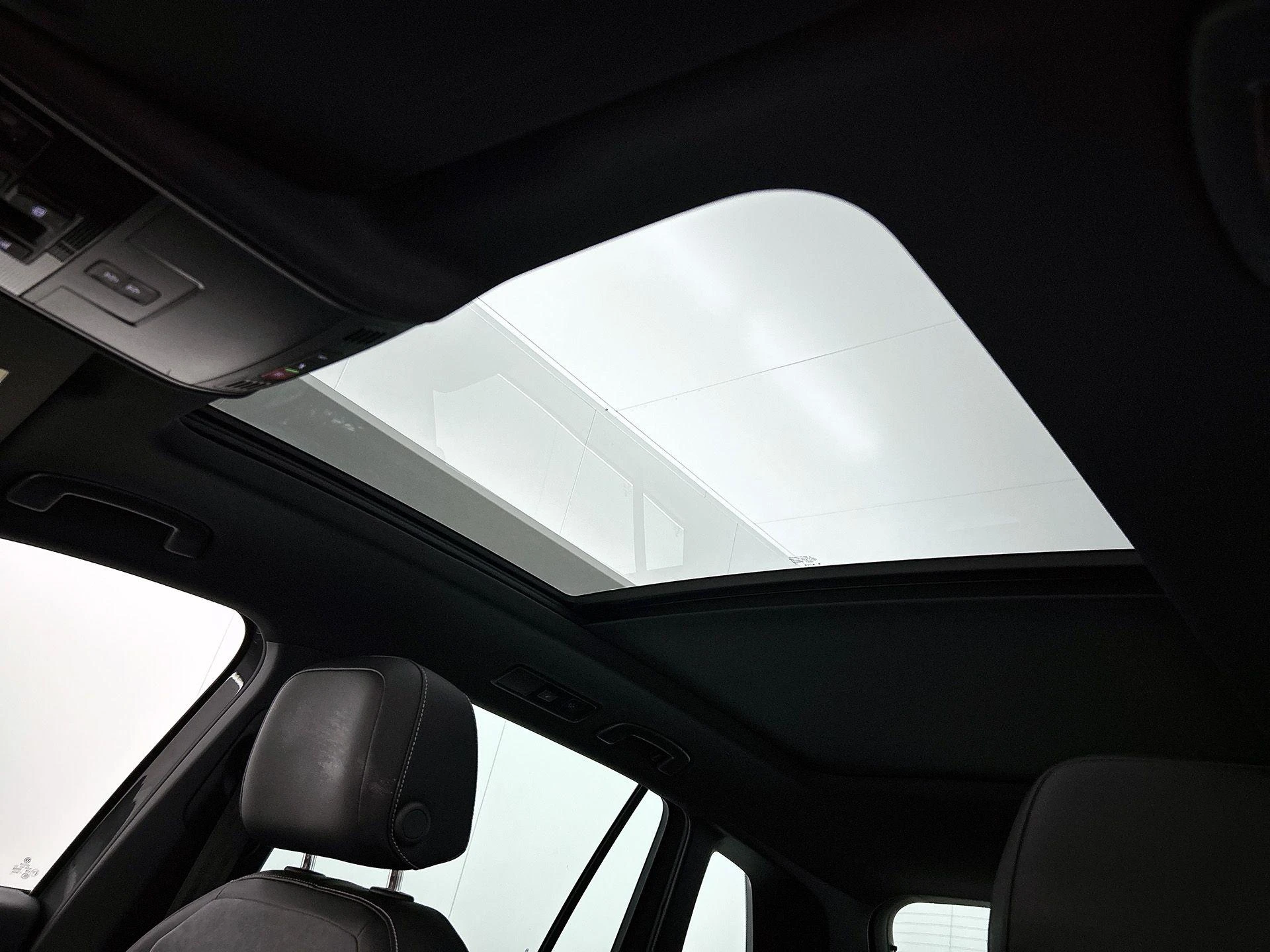 Volkswagen-Tiguan-image-33