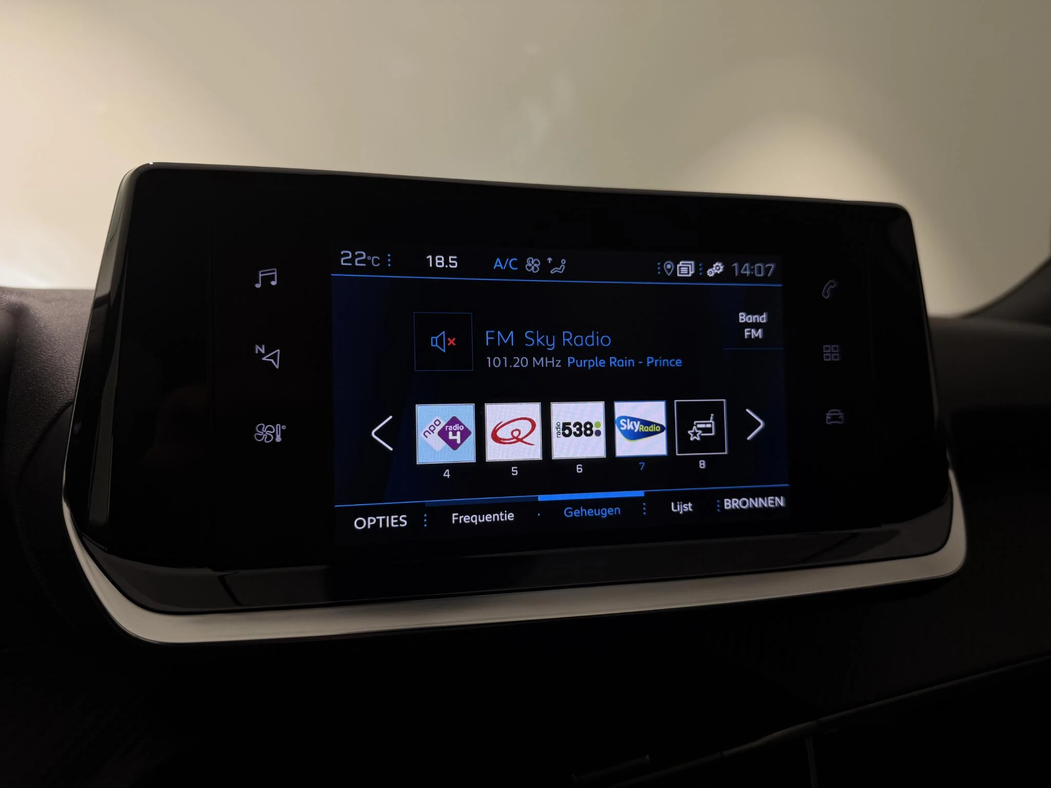 Peugeot-2008-image-12
